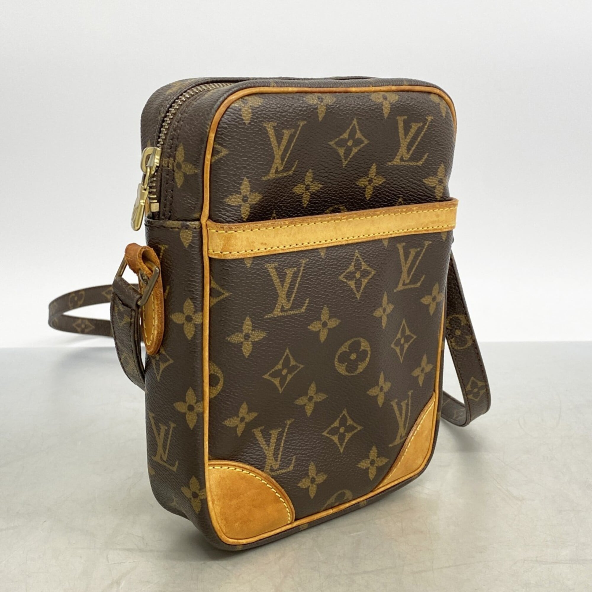 Louis Vuitton Brown Shoulder Bag (Pre-Owned)