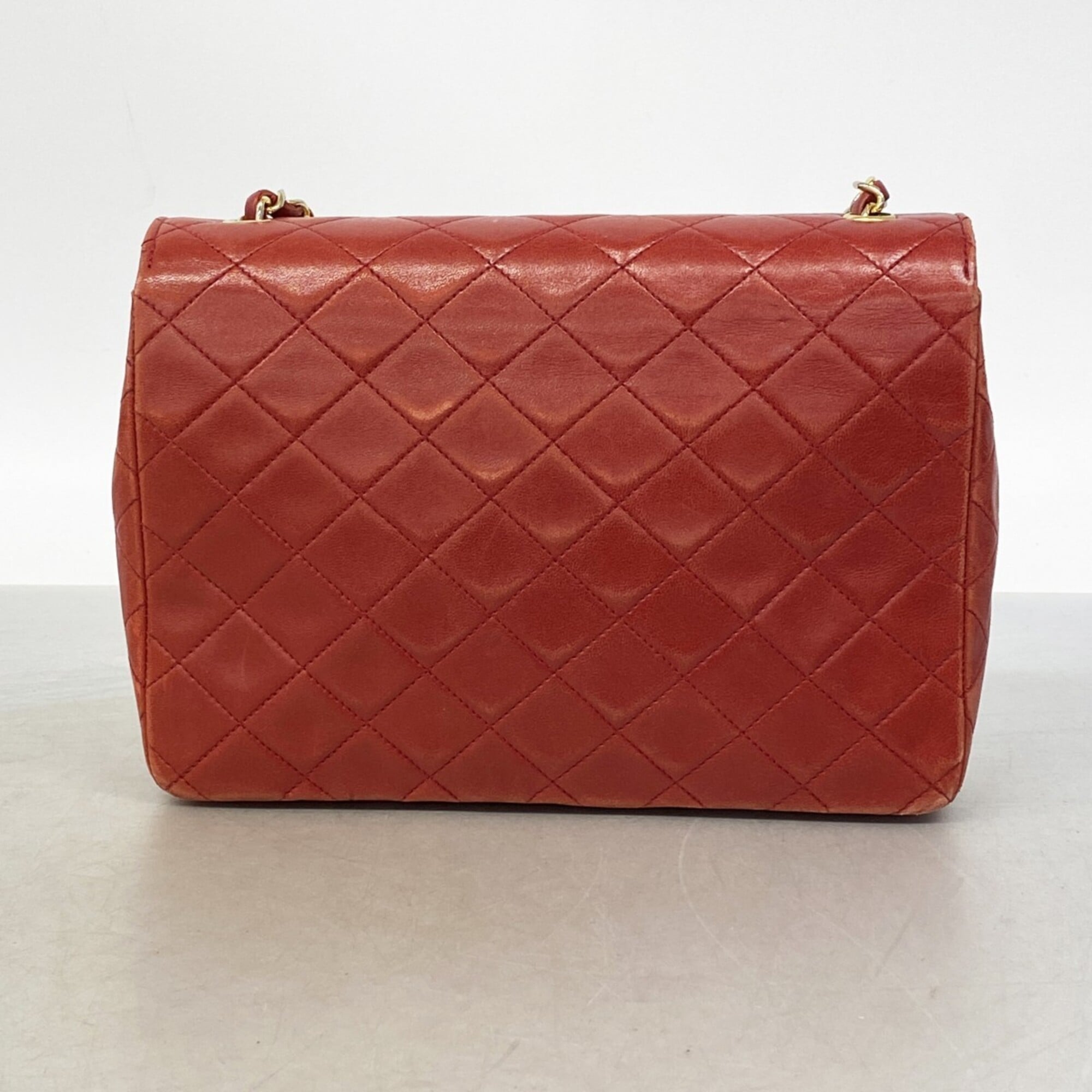 Chanel Red Color Leather Shoulder Bag (Pre-Owned)