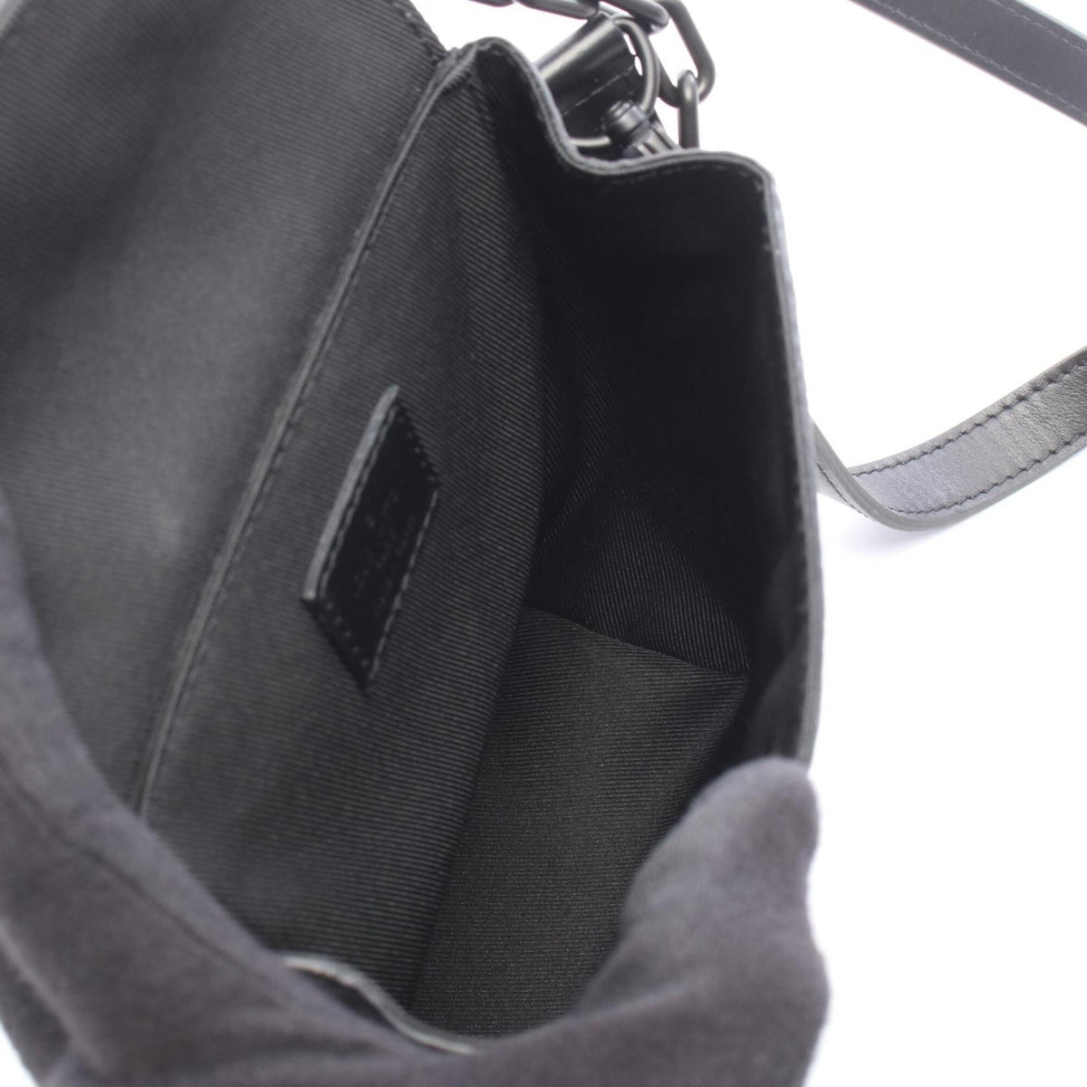 Louis Vuitton Black Noir Leather Shoulder Bag (Pre-Owned)