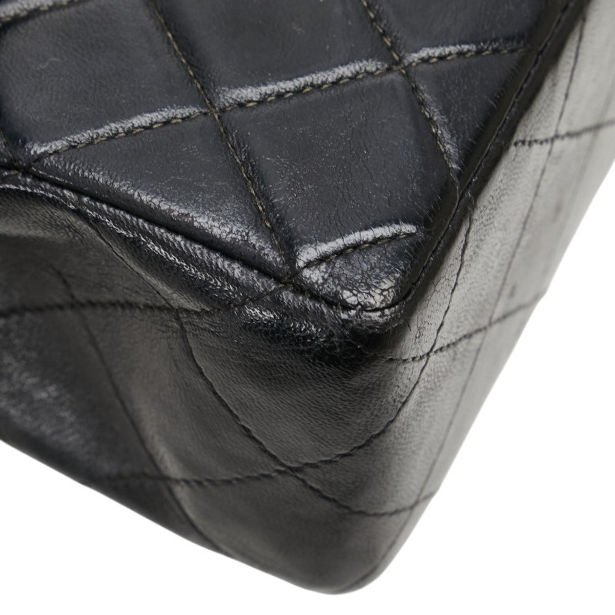 Chanel Matelasse Black Leather Shoulder Bag (Pre-Owned)
