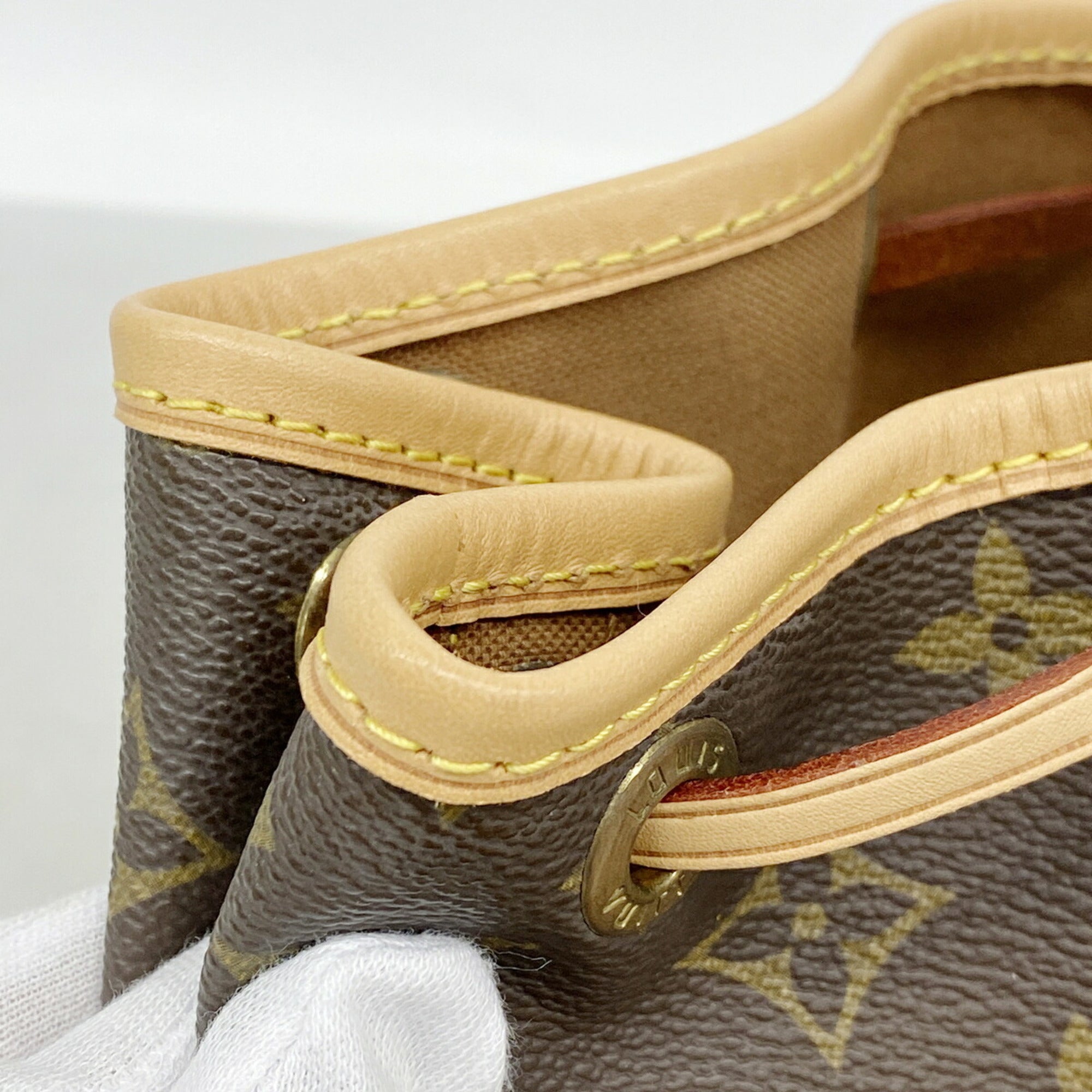 Louis Vuitton Brown Shoulder Bag (Pre-Owned)