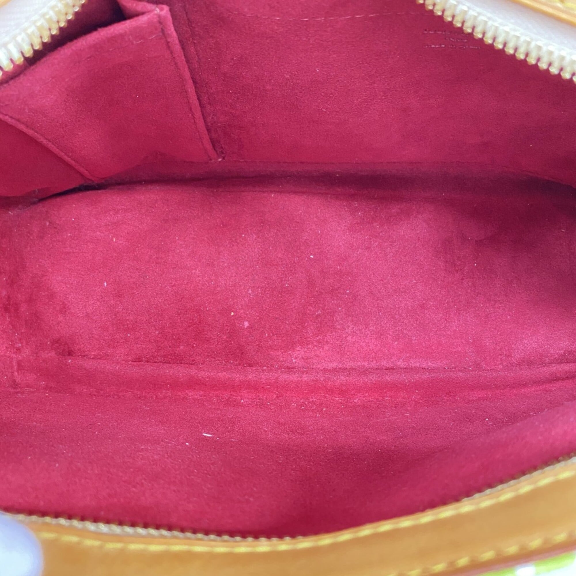 Louis Vuitton White Shoulder Bag (Pre-Owned)