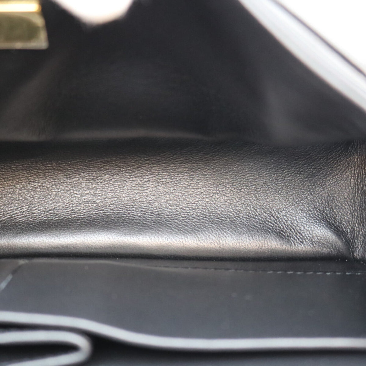 Chanel Black Leather Shoulder Bag (Pre-Owned)