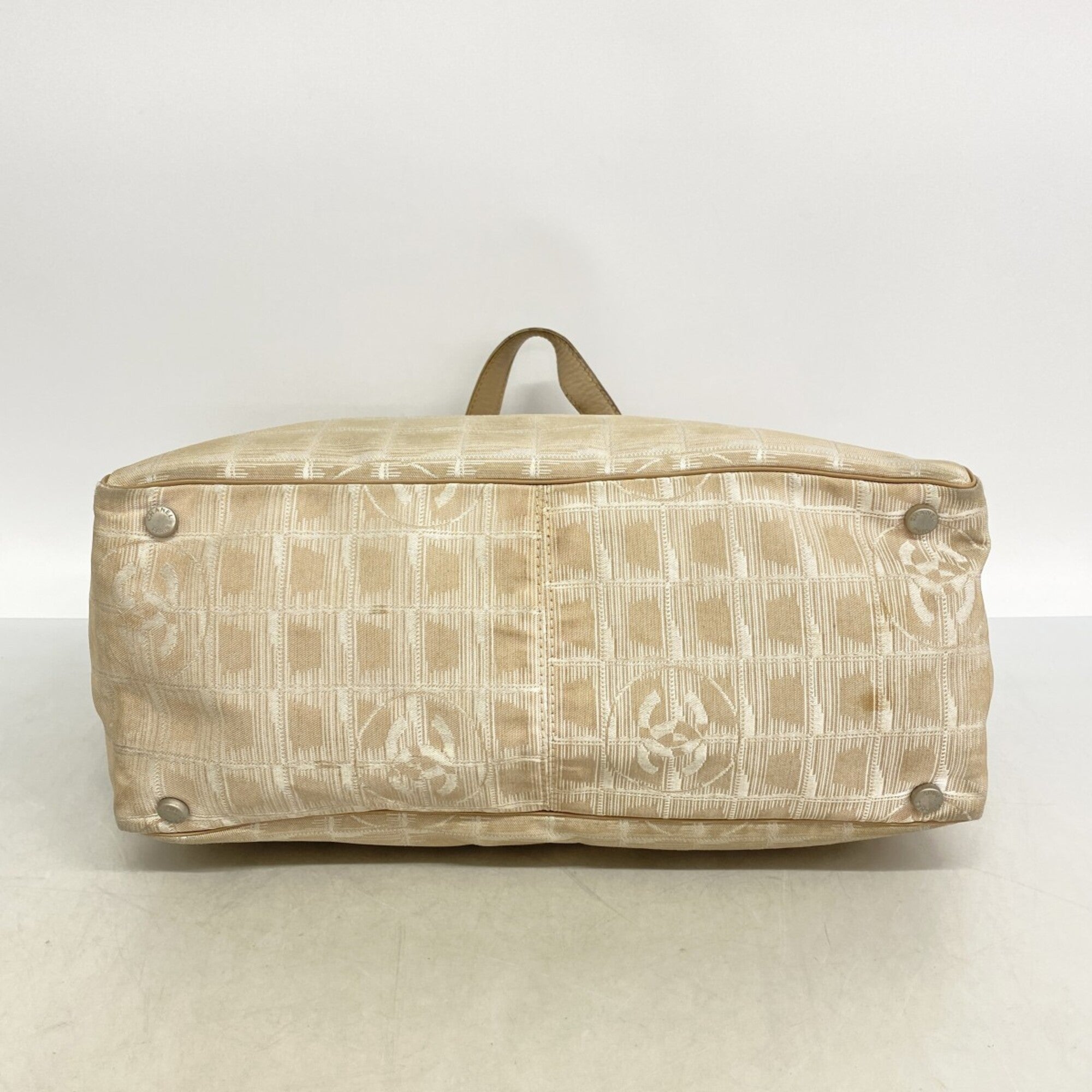 Chanel Beige Nylon Tote Bag (Pre-Owned)