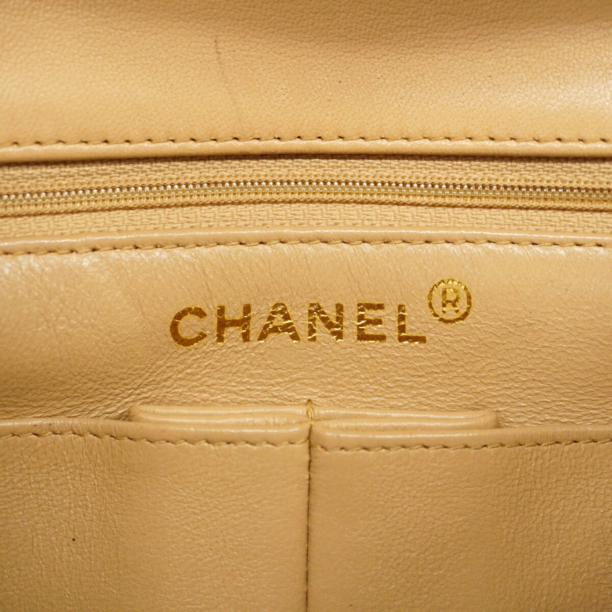 Chanel Beige Leather Shoulder Bag (Pre-Owned)