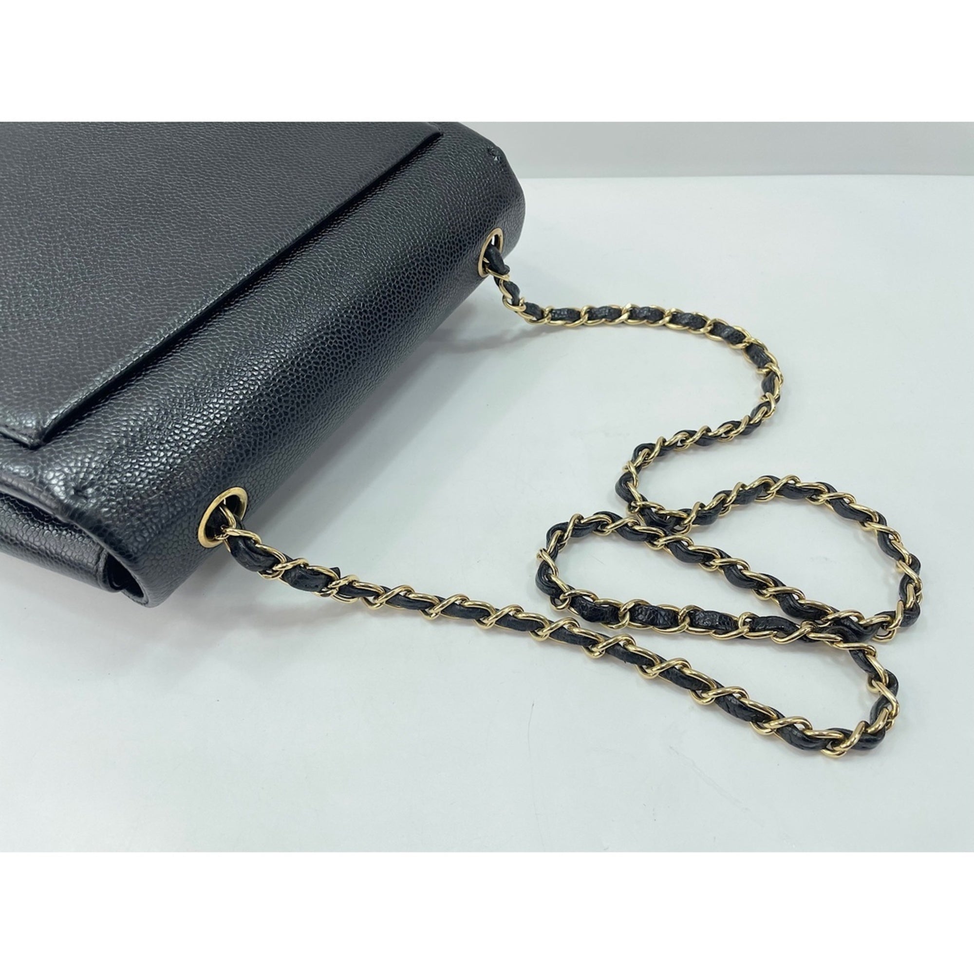 Chanel Black Shoulder Bag (Pre-Owned)