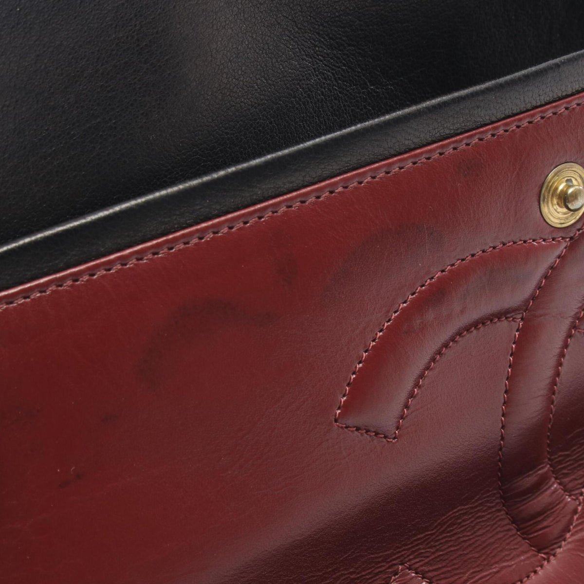 Chanel Black Leather Shoulder Bag (Pre-Owned)