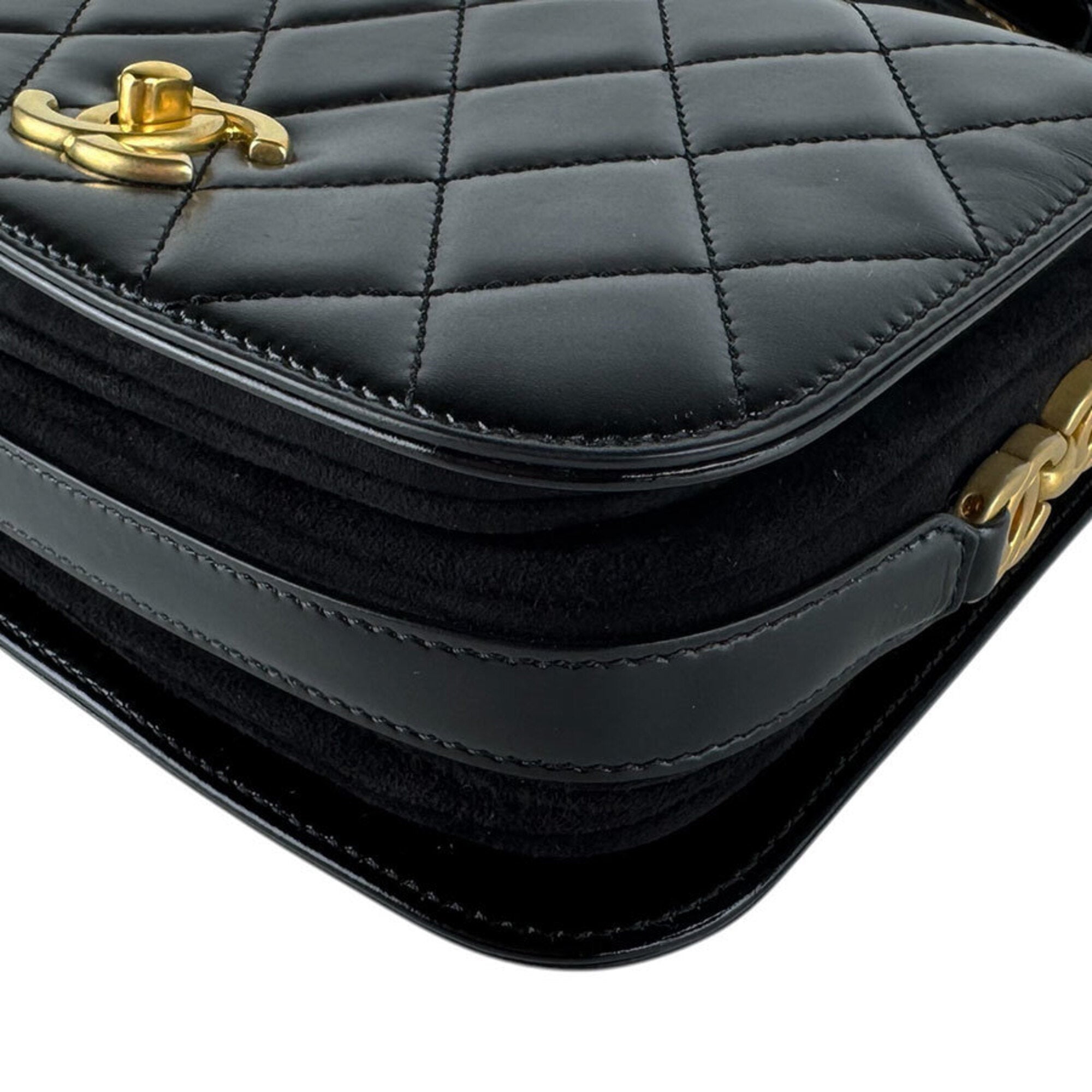 Chanel Black Leather Suede Messenger Bag Shoulder Bag (Pre-Owned)