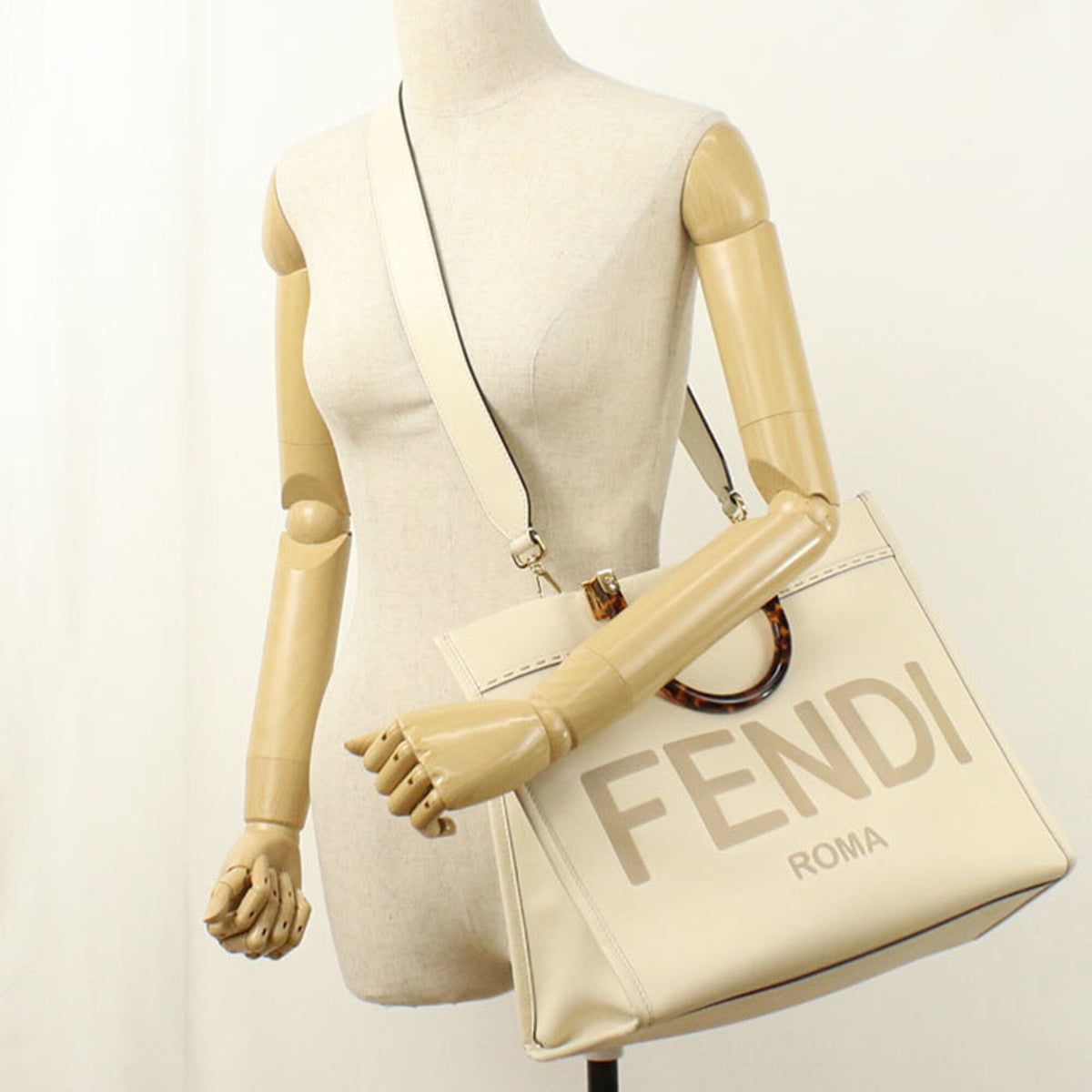 Fendi White Leather Tote Bag (Pre-Owned)