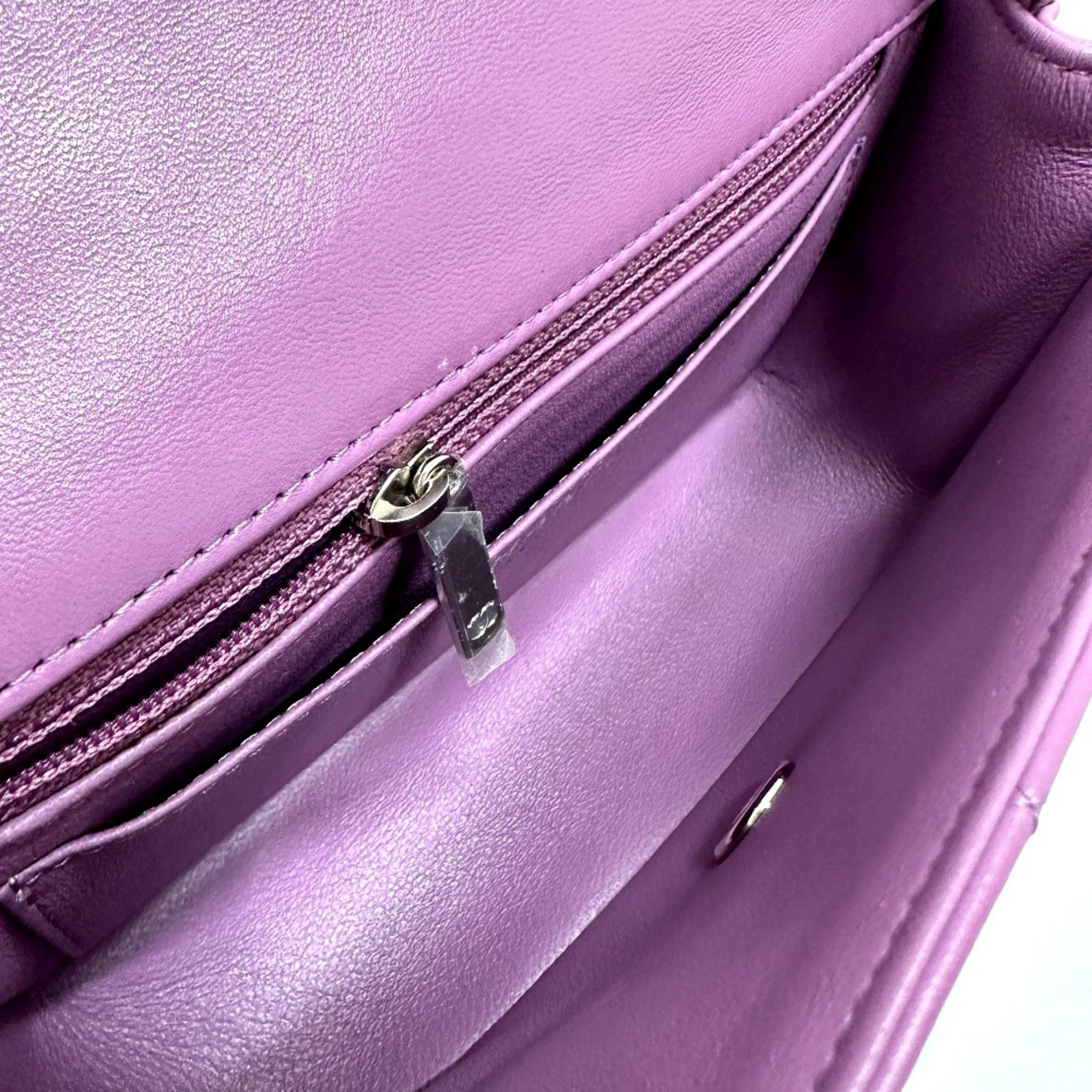 Chanel Purple Leather Shoulder Bag (Pre-Owned)