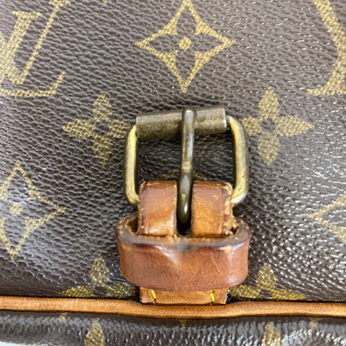 Louis Vuitton Brown Leather Shoulder Bag (Pre-Owned)