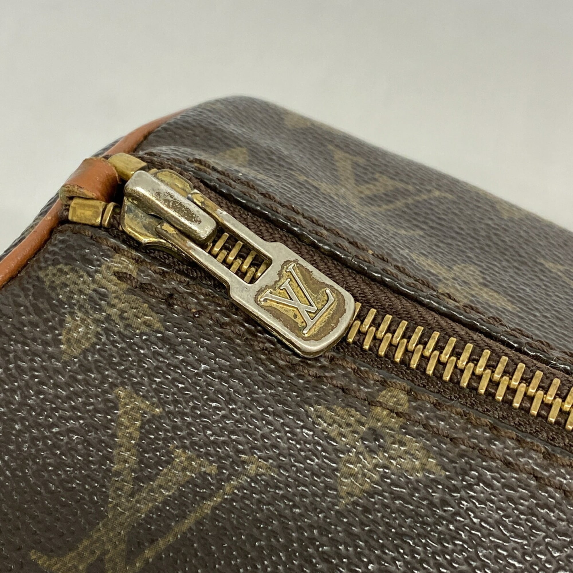 Louis Vuitton Brown Handbag (Pre-Owned)