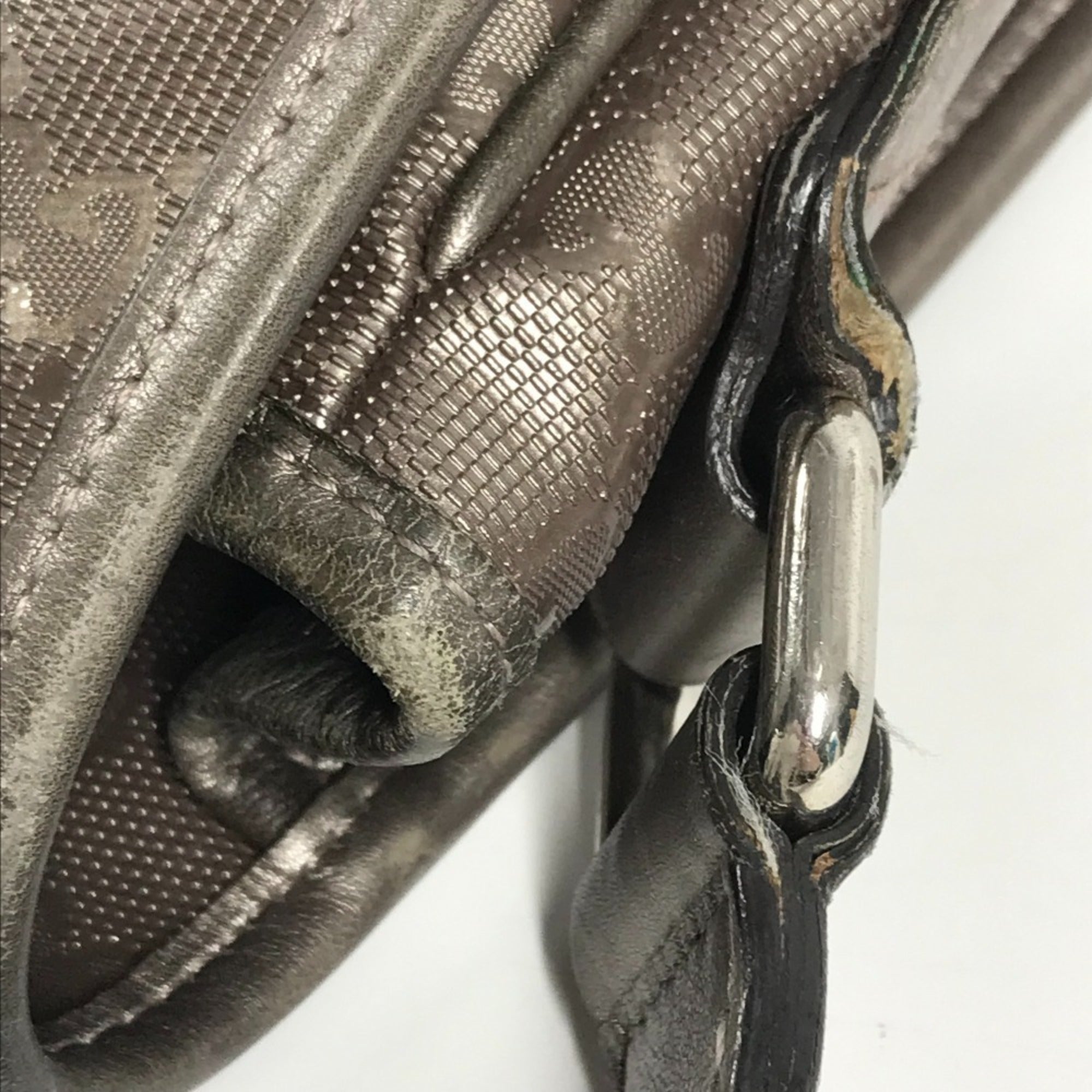 Gucci Metallic Gg Imprimé Leather Messenger Bag Shoulder Bag (Pre-Owned)