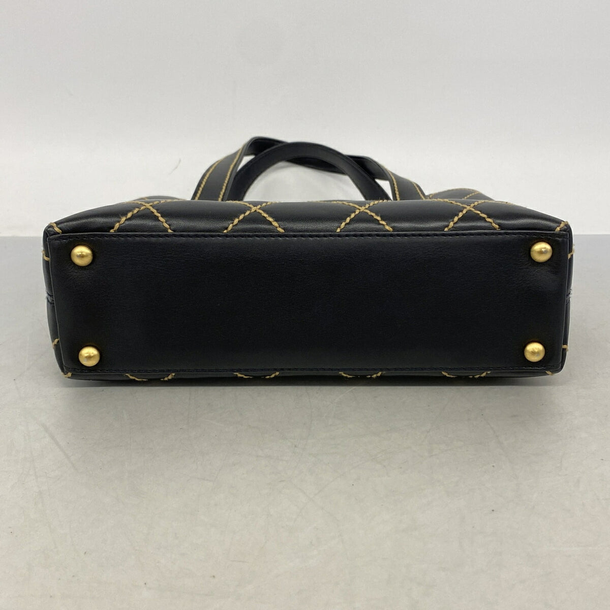 Chanel Black Leather Handbag (Pre-Owned)