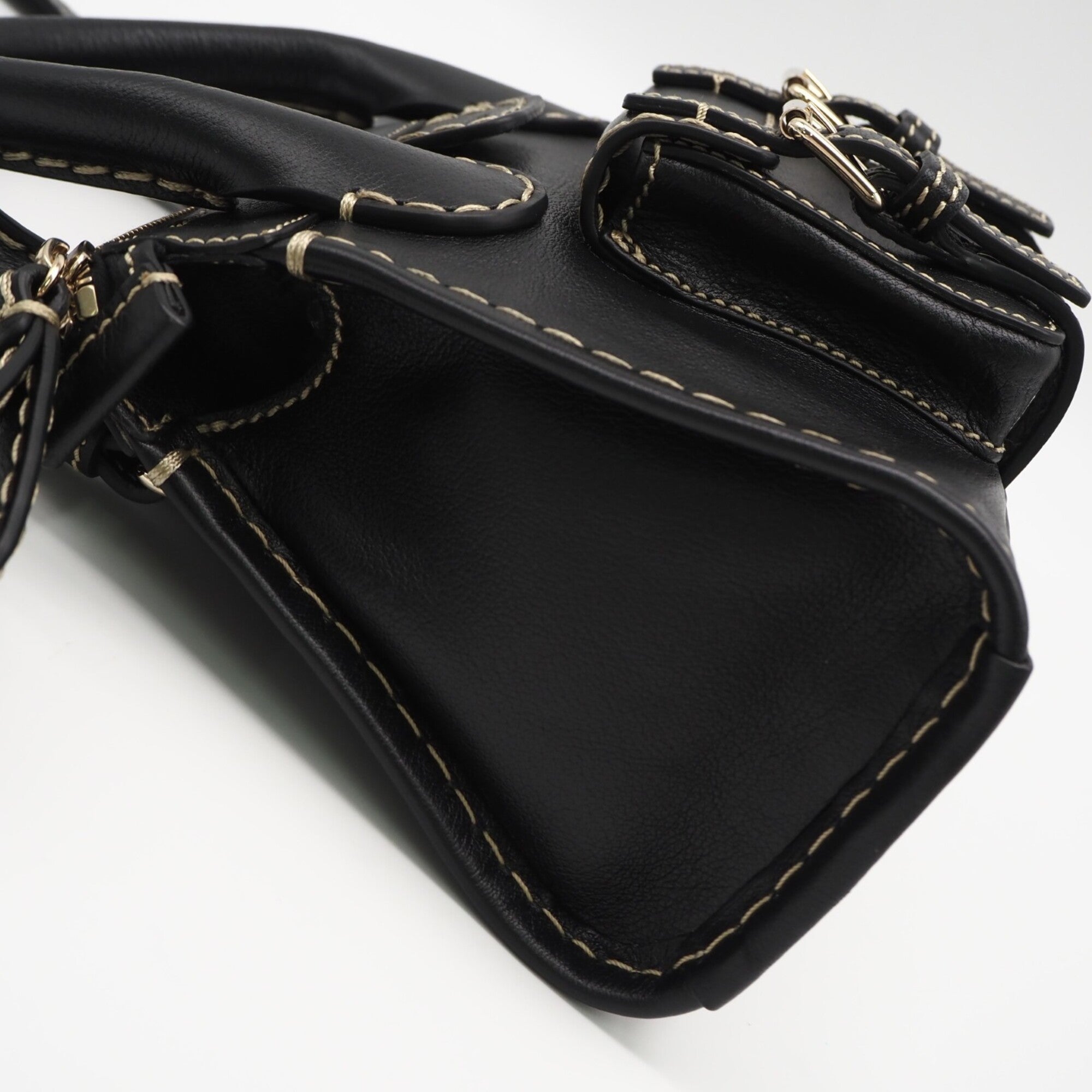 Chloé Black Leather Handbag (Pre-Owned)