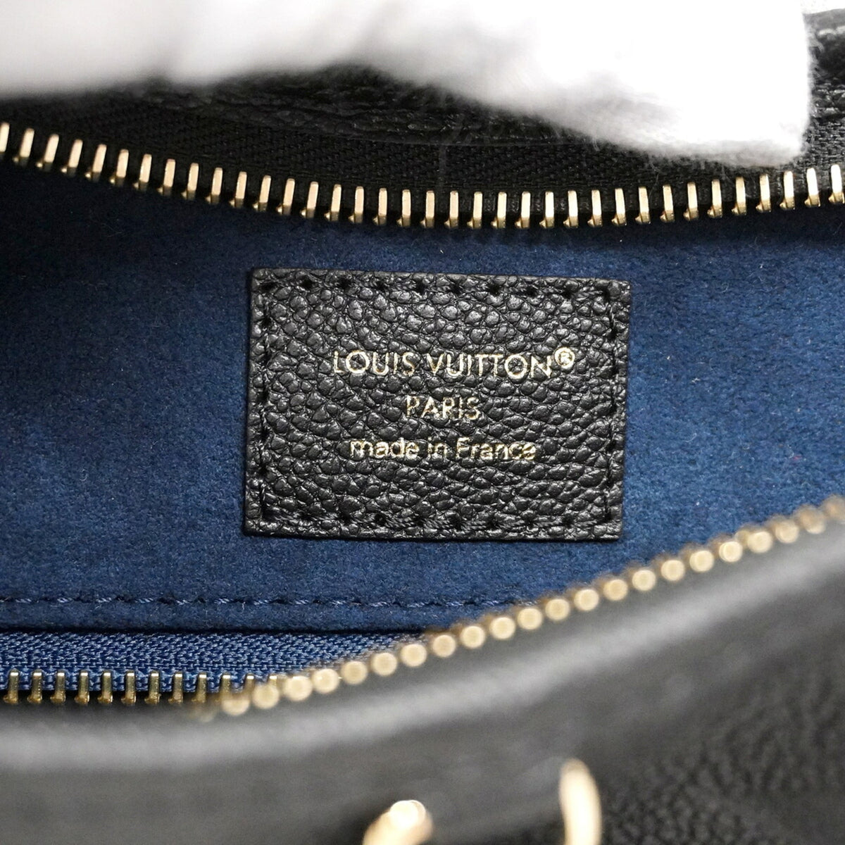 Louis Vuitton Noir Shoulder Bag (Pre-Owned)