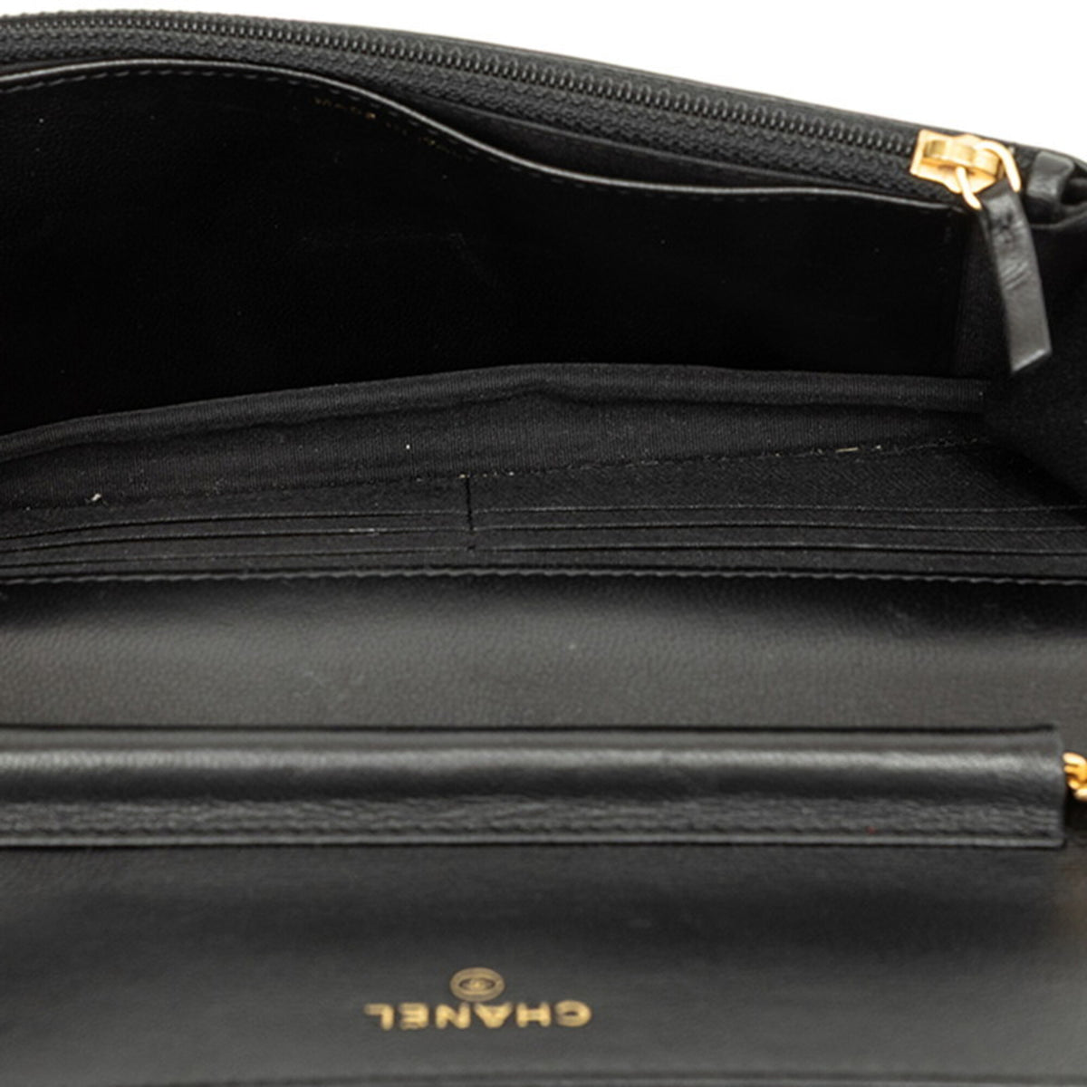Chanel Matelasse Black Leather Shoulder Bag (Pre-Owned)