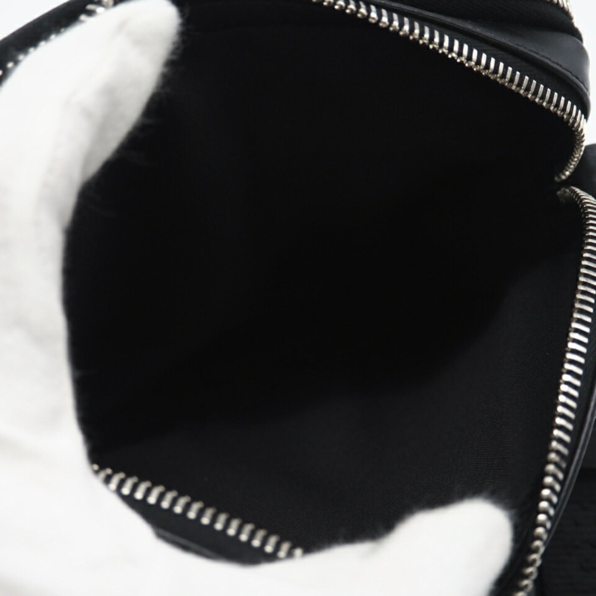 Christian Dior Black Leather Shoulder Bag (Pre-Owned)
