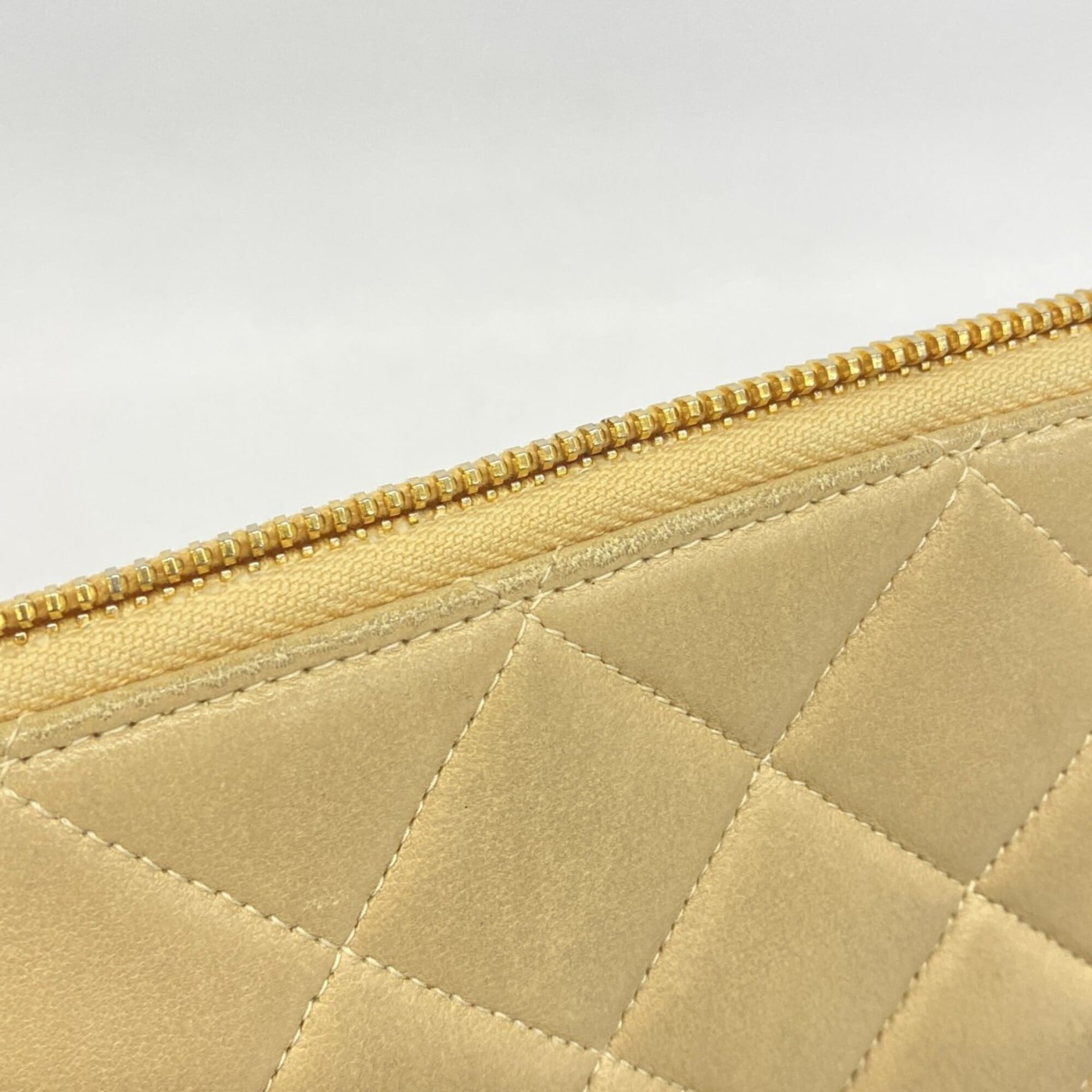 Chanel Beige Leather Shoulder Bag (Pre-Owned)