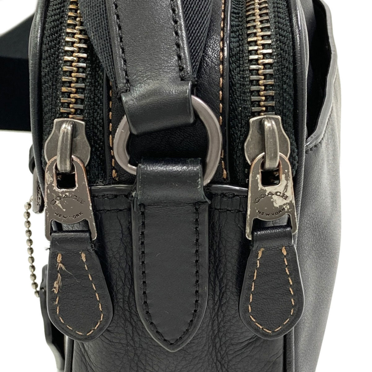 Coach Black Leather Shoulder Bag (Pre-Owned)