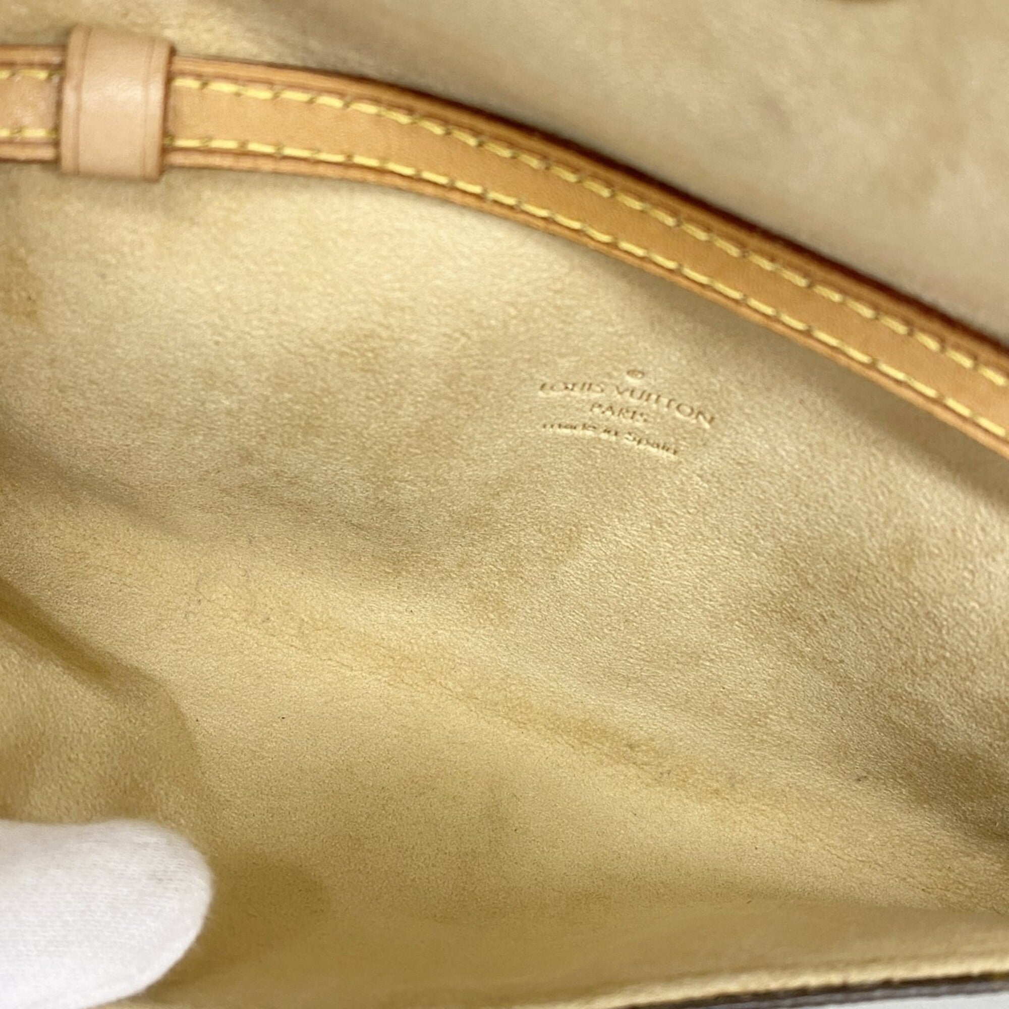 Louis Vuitton Brown Shoulder Bag (Pre-Owned)