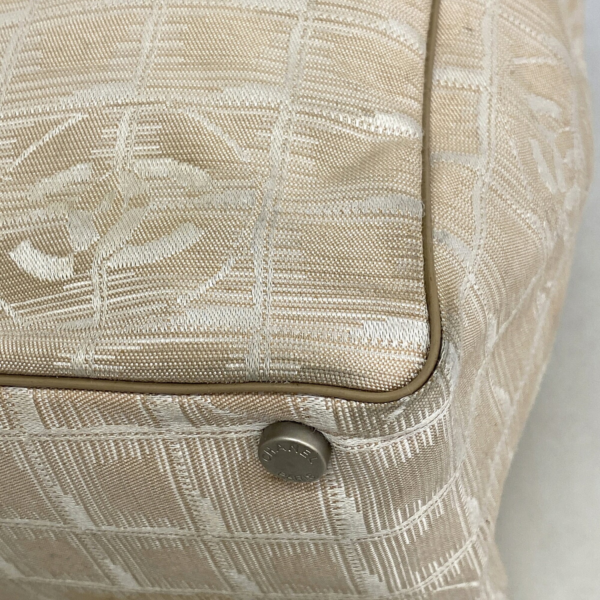 Chanel Beige Nylon Tote Bag (Pre-Owned)