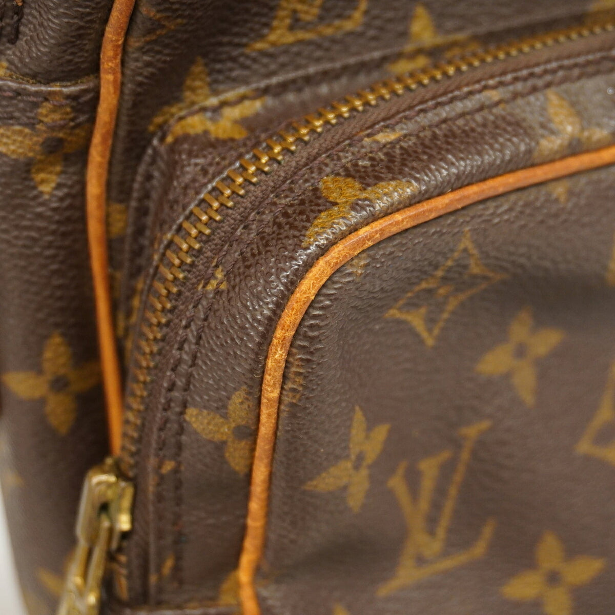 Louis Vuitton Brown Shoulder Bag (Pre-Owned)