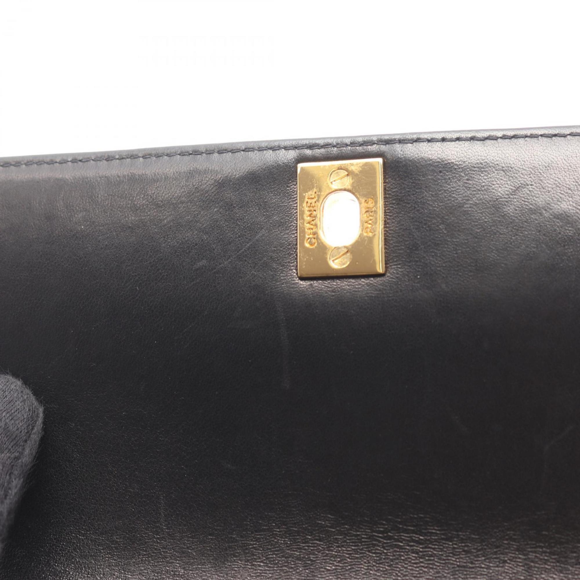 Chanel Black Leather Shoulder Bag (Pre-Owned)