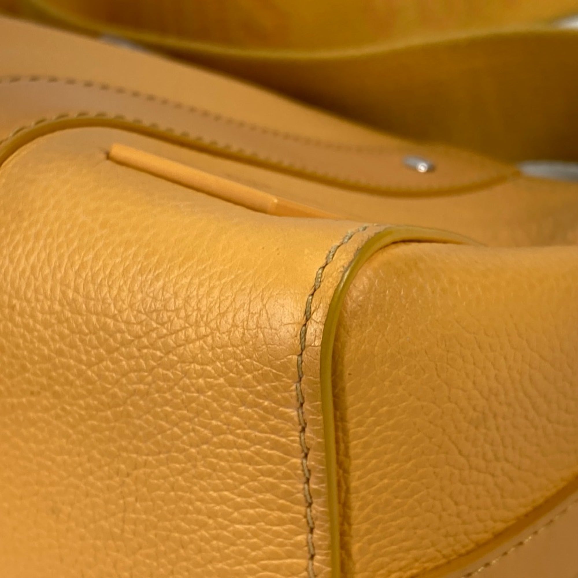 Louis Vuitton Yellow Leather Shoulder Bag (Pre-Owned)