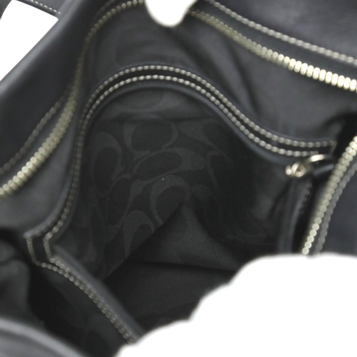 Coach Black Leather Shoulder Bag (Pre-Owned)