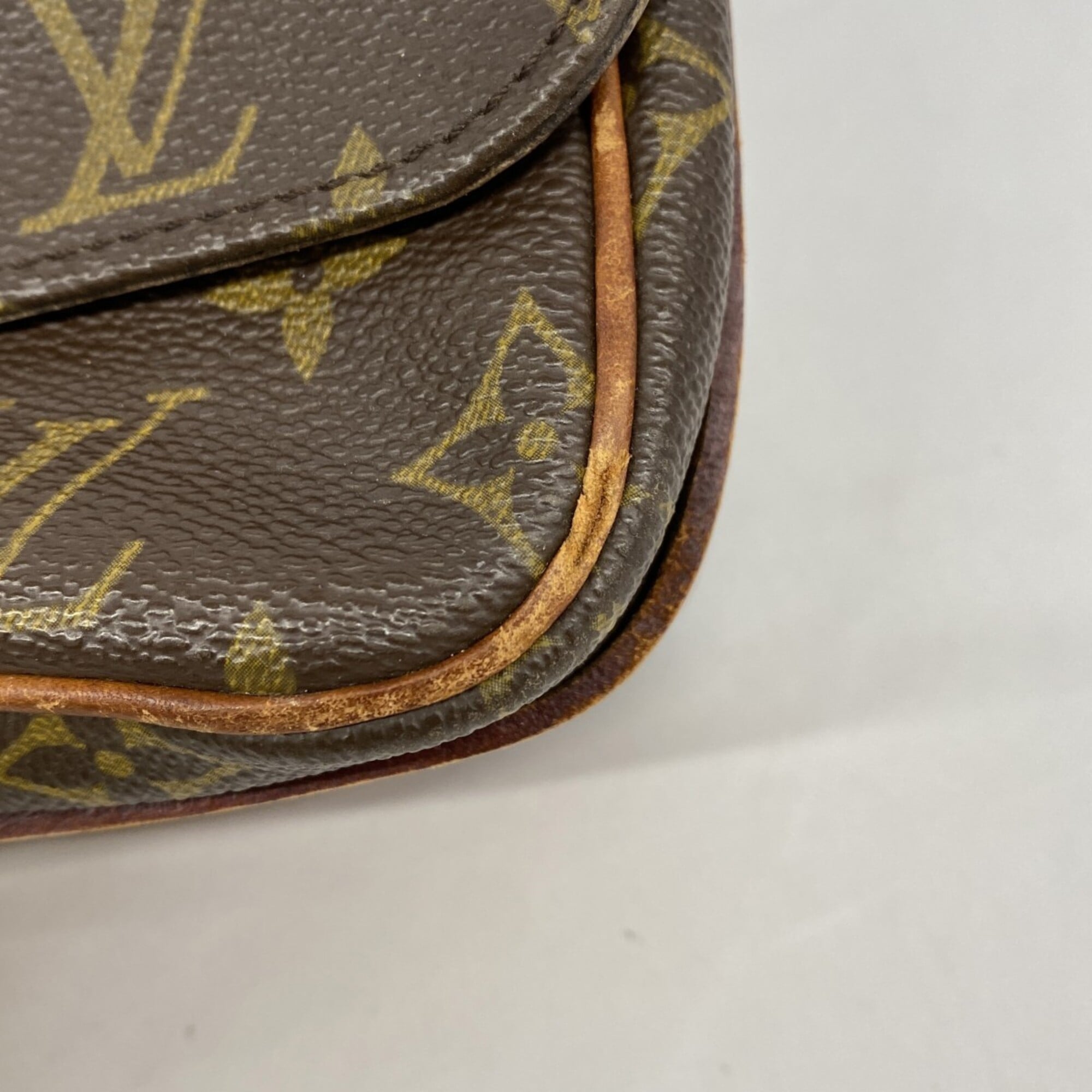 Louis Vuitton Brown Shoulder Bag (Pre-Owned)