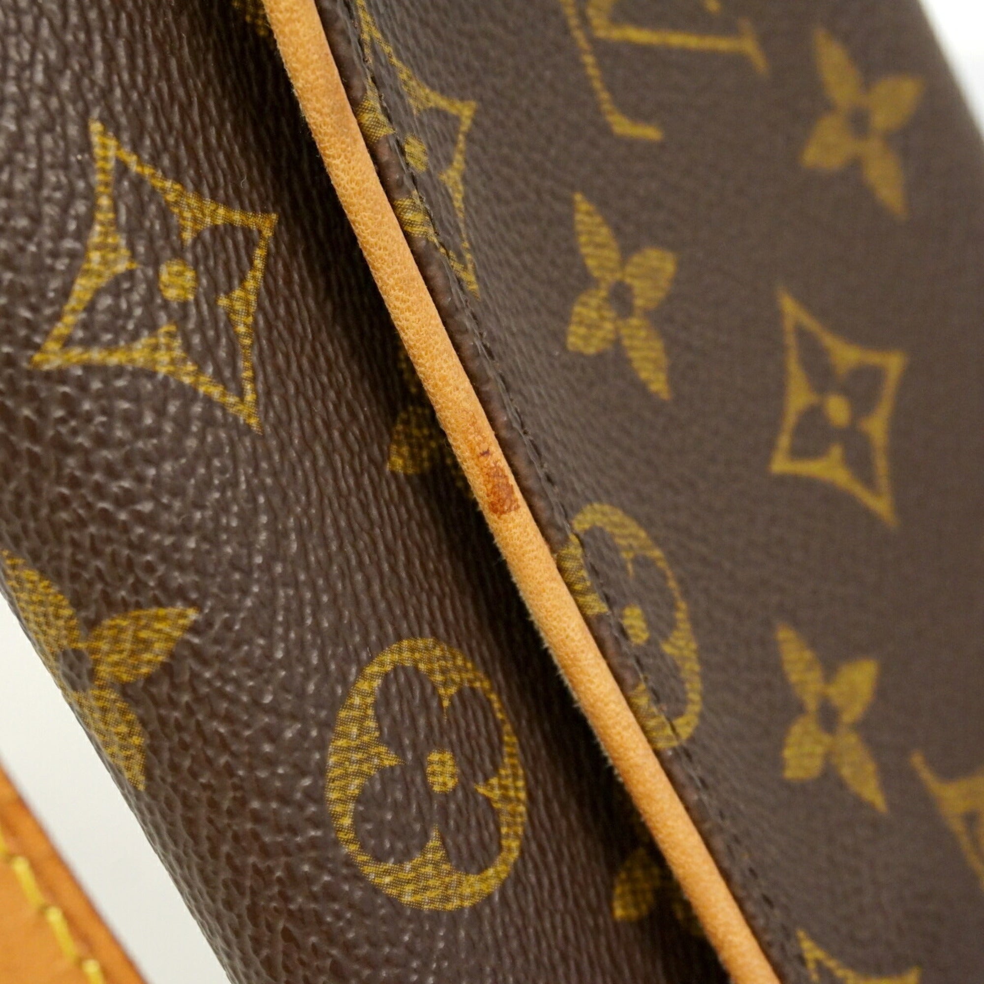 Louis Vuitton Brown Shoulder Bag (Pre-Owned)