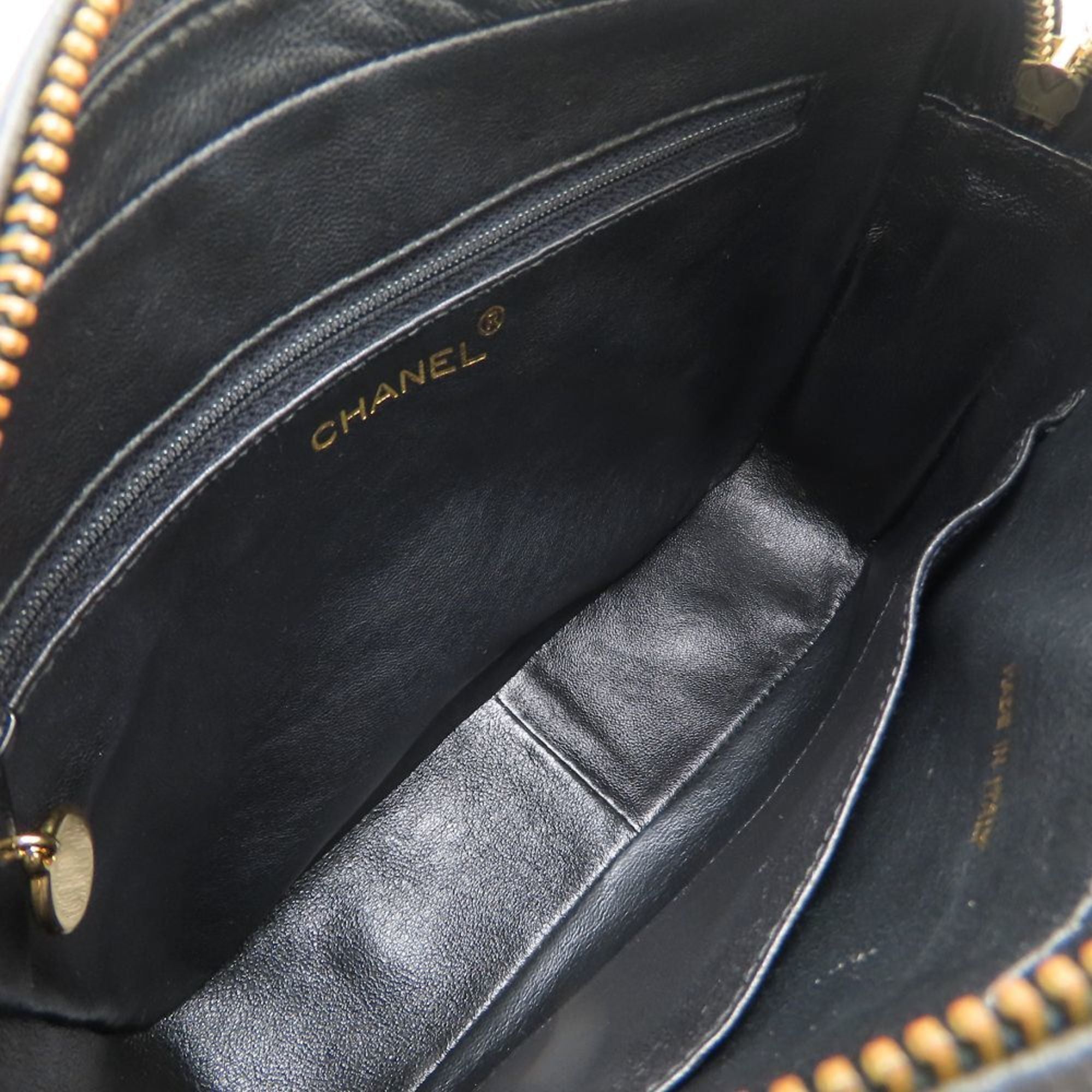 Chanel Black Grained Calfskin Shoulder Bag (Pre-Owned)