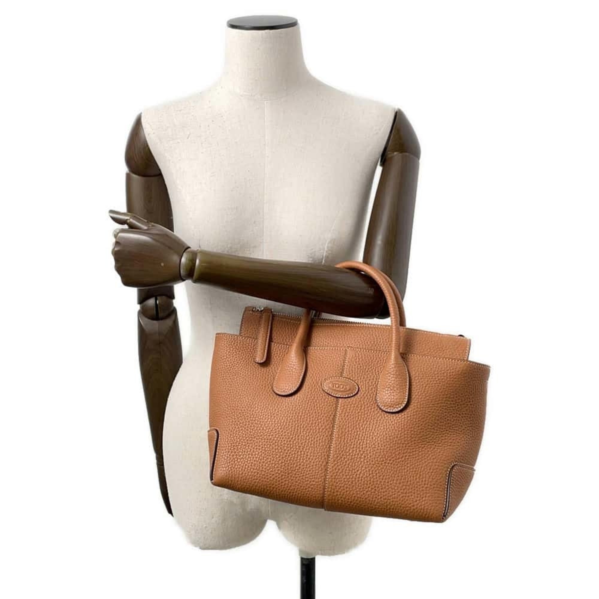Tod's Brown Leather Handbag (Pre-Owned)