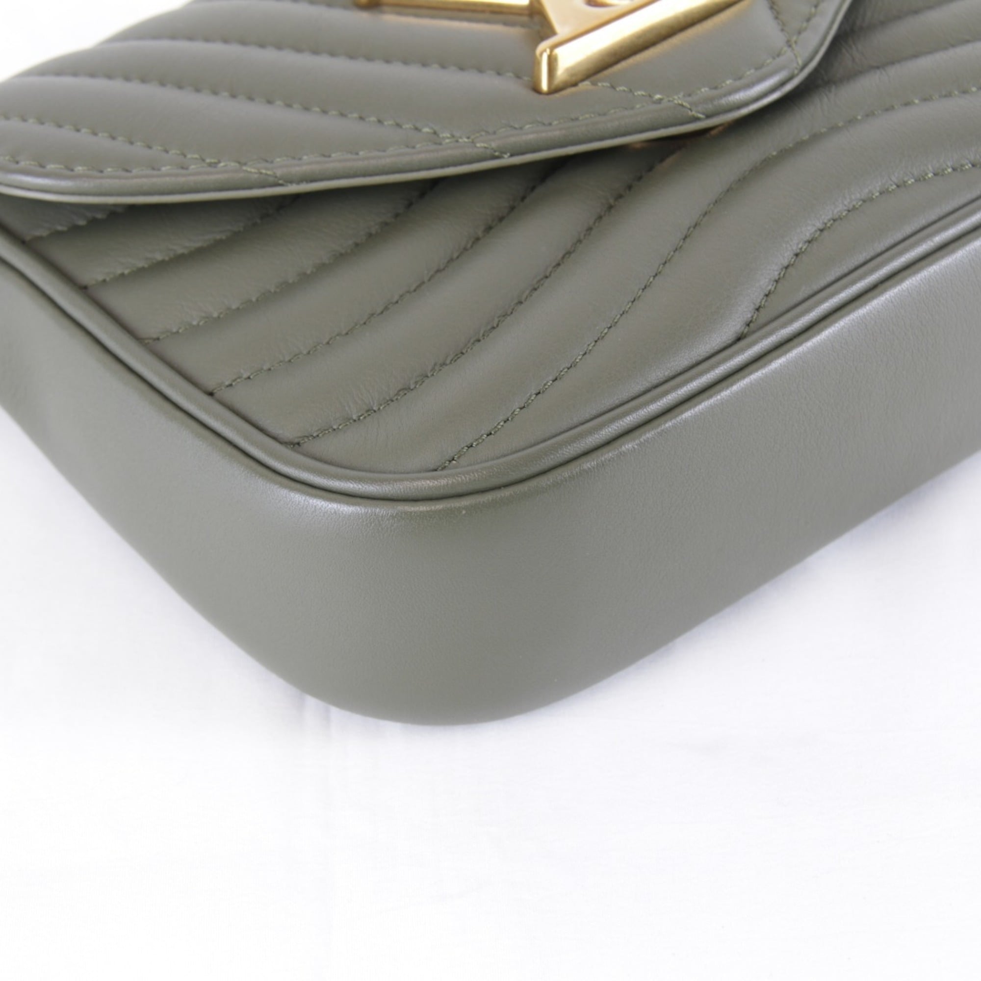 Louis Vuitton Khaki Leather Shoulder Bag (Pre-Owned)