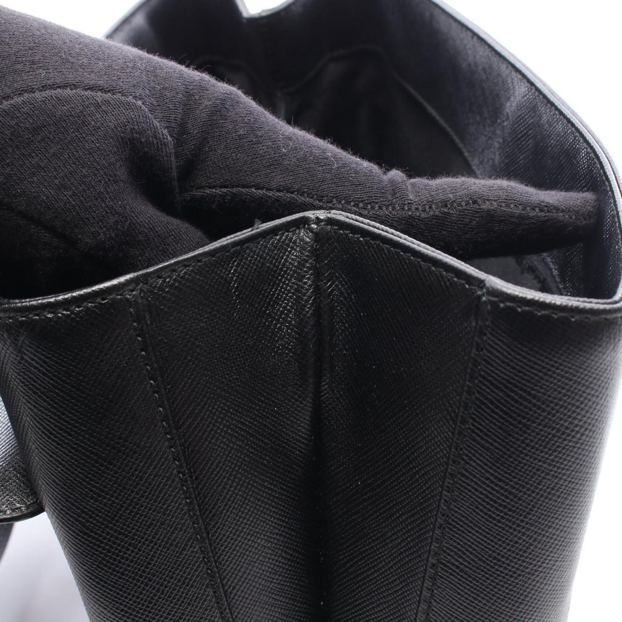 Salvatore Ferragamo Black Leather Handbag (Pre-Owned)