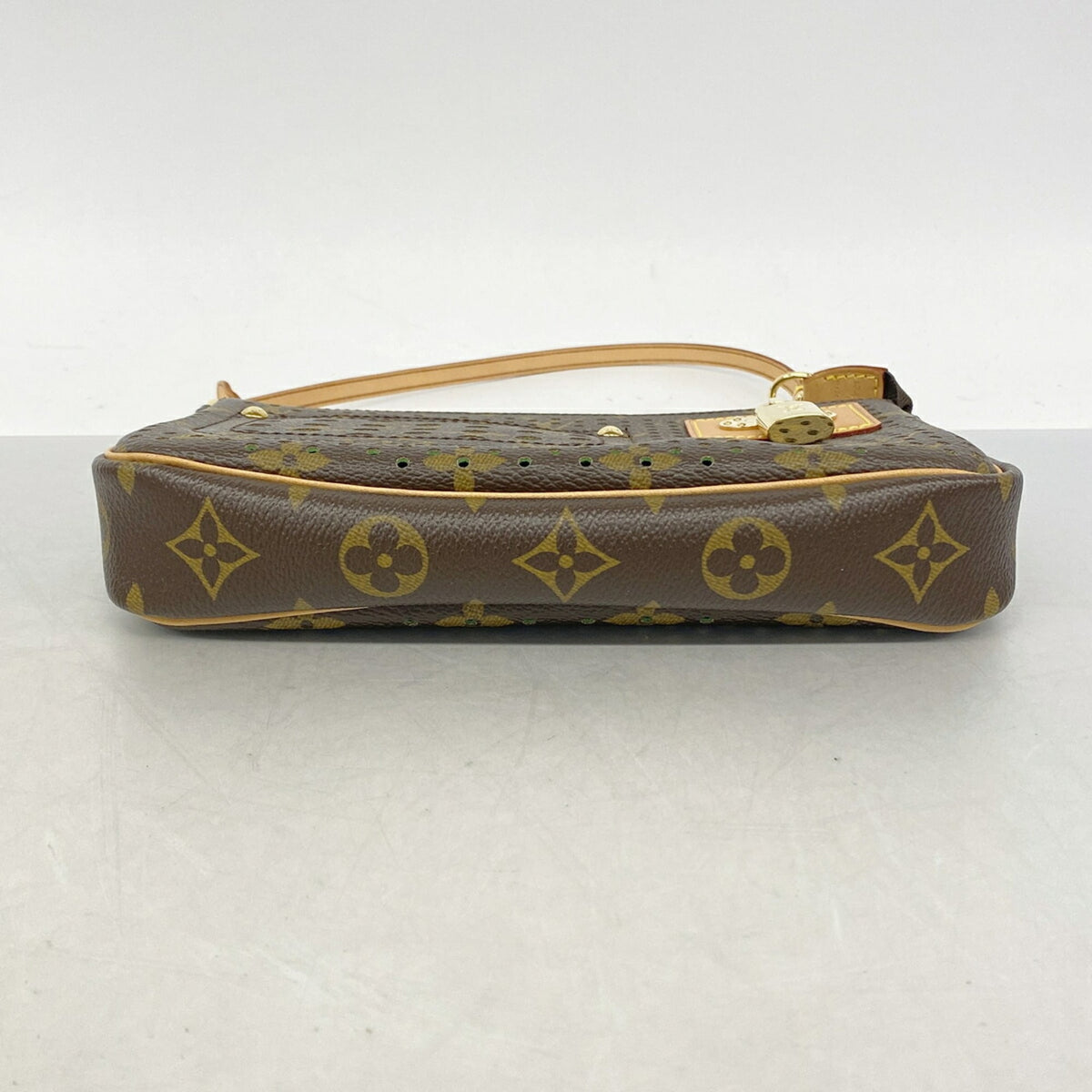 Louis Vuitton Vert Pouch (Pre-Owned)