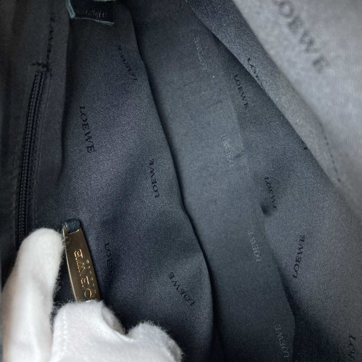 Loewe Black Leather Handbag (Pre-Owned)