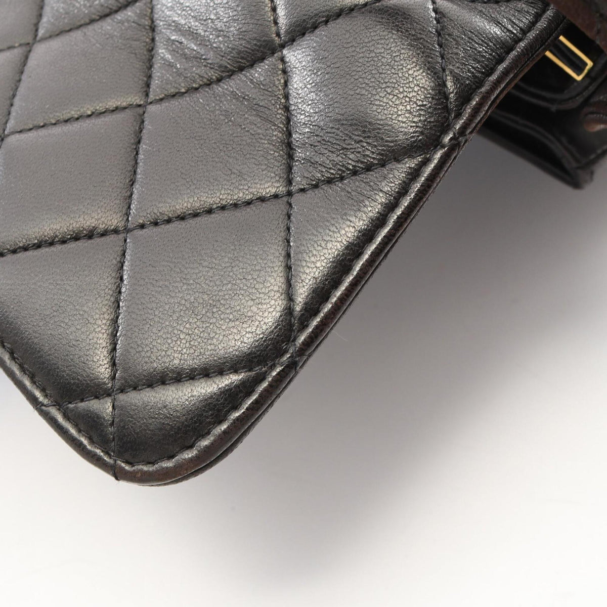Chanel Black Leather Handbag (Pre-Owned)