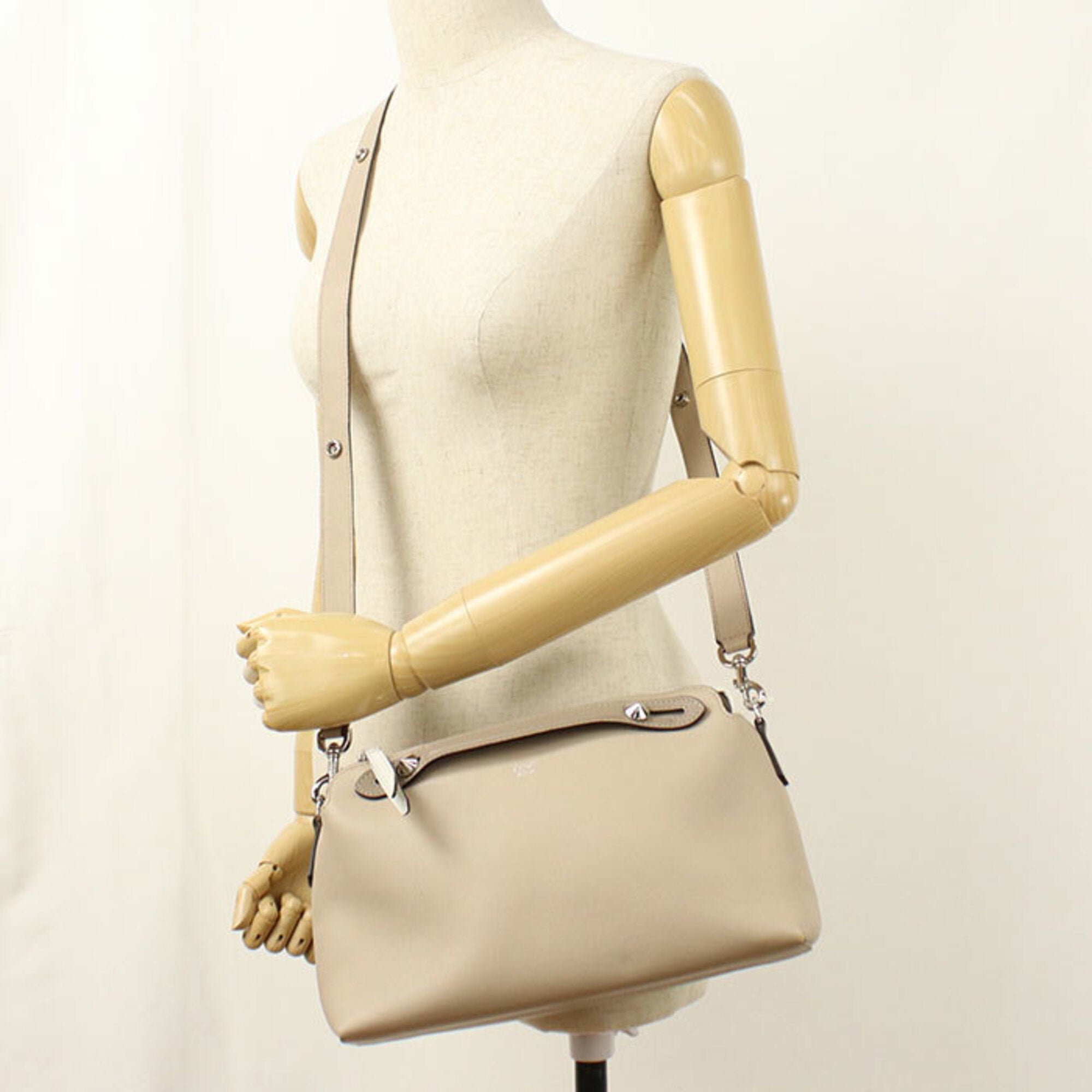 Fendi Beige Leather Handbag (Pre-Owned)