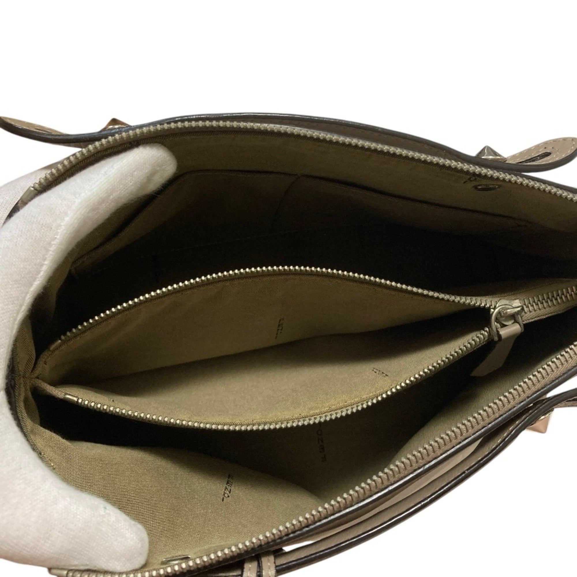 Fendi Grayish Leather Shoulder Bag (Pre-Owned)