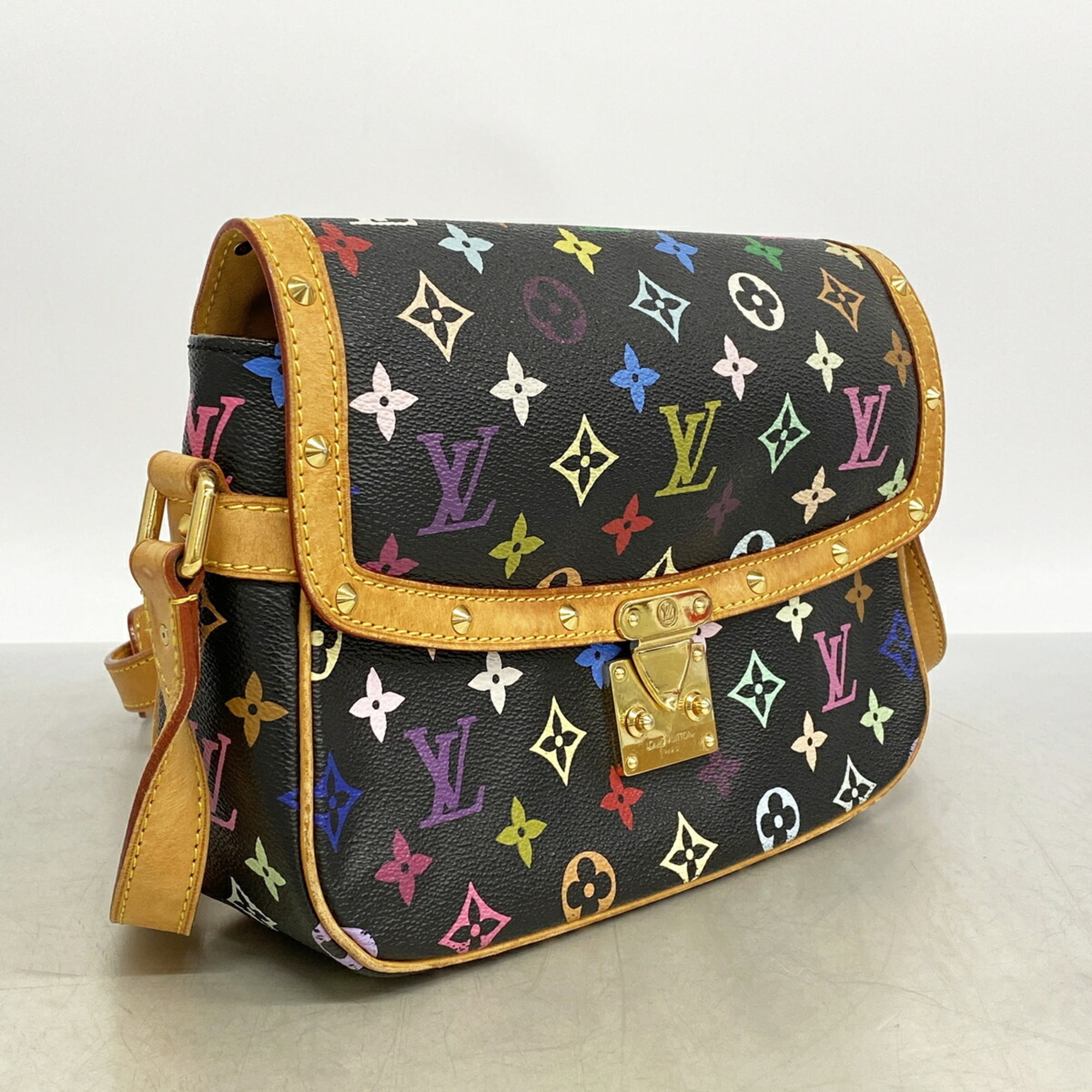 Louis Vuitton Noir Shoulder Bag (Pre-Owned)