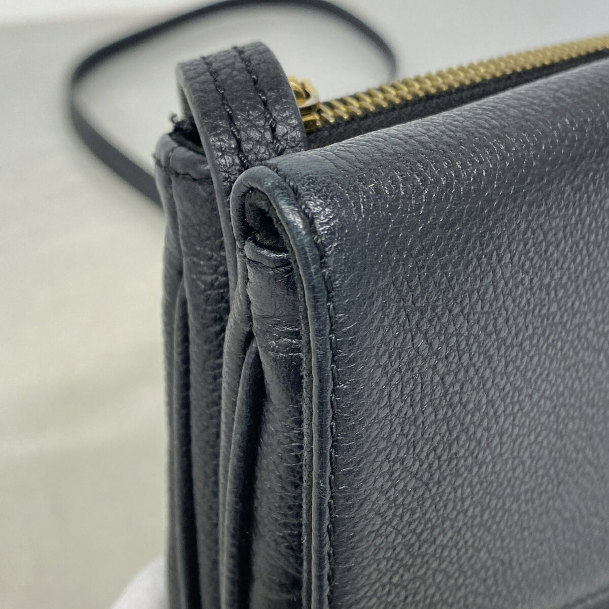 Louis Vuitton Noir Shoulder Bag (Pre-Owned)