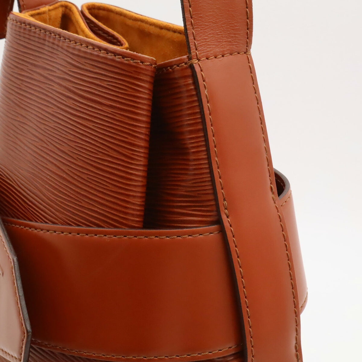 Louis Vuitton Kenyan Brown Epi Leather Pouch Shoulder Bag (Pre-Owned)
