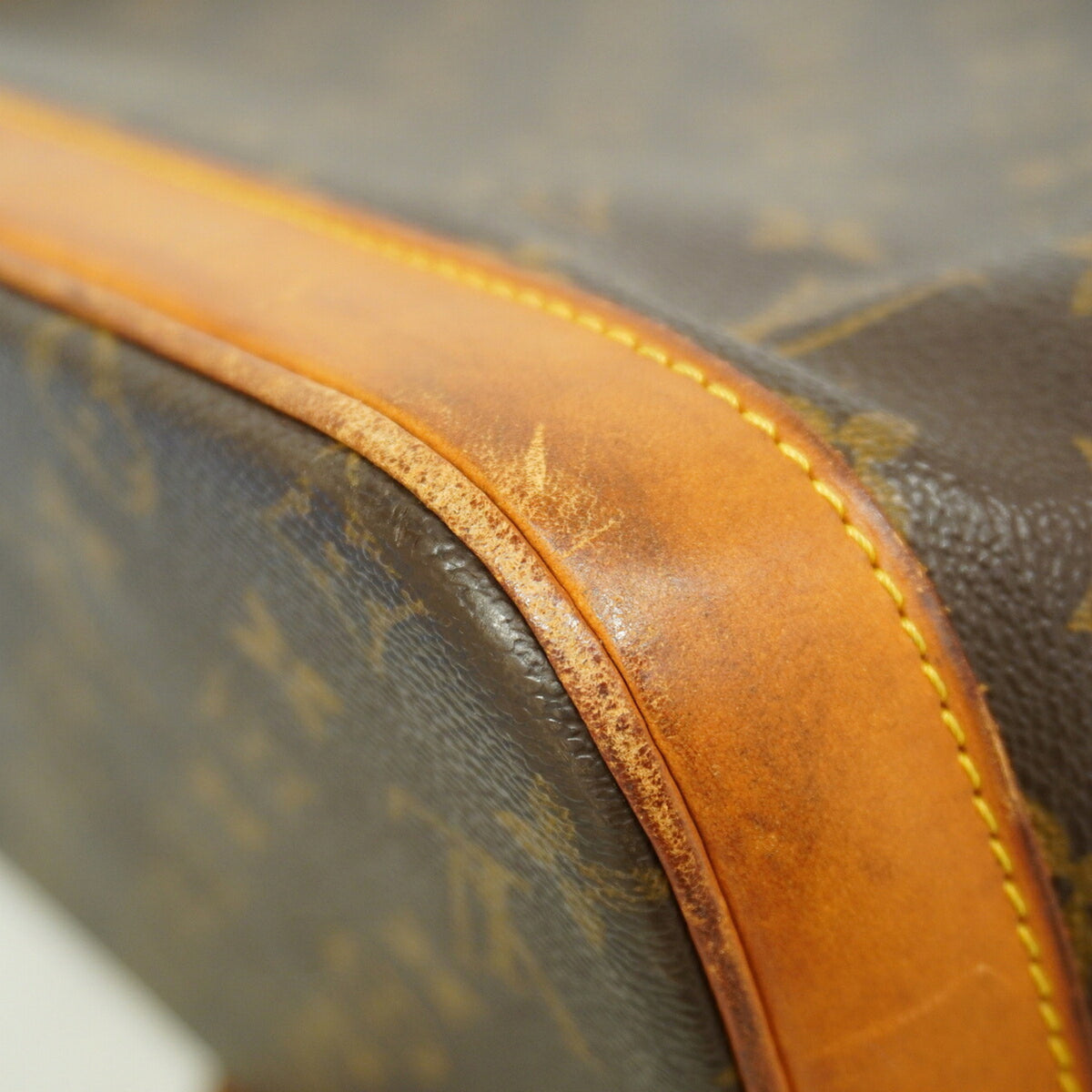 Louis Vuitton Brown Shoulder Bag (Pre-Owned)