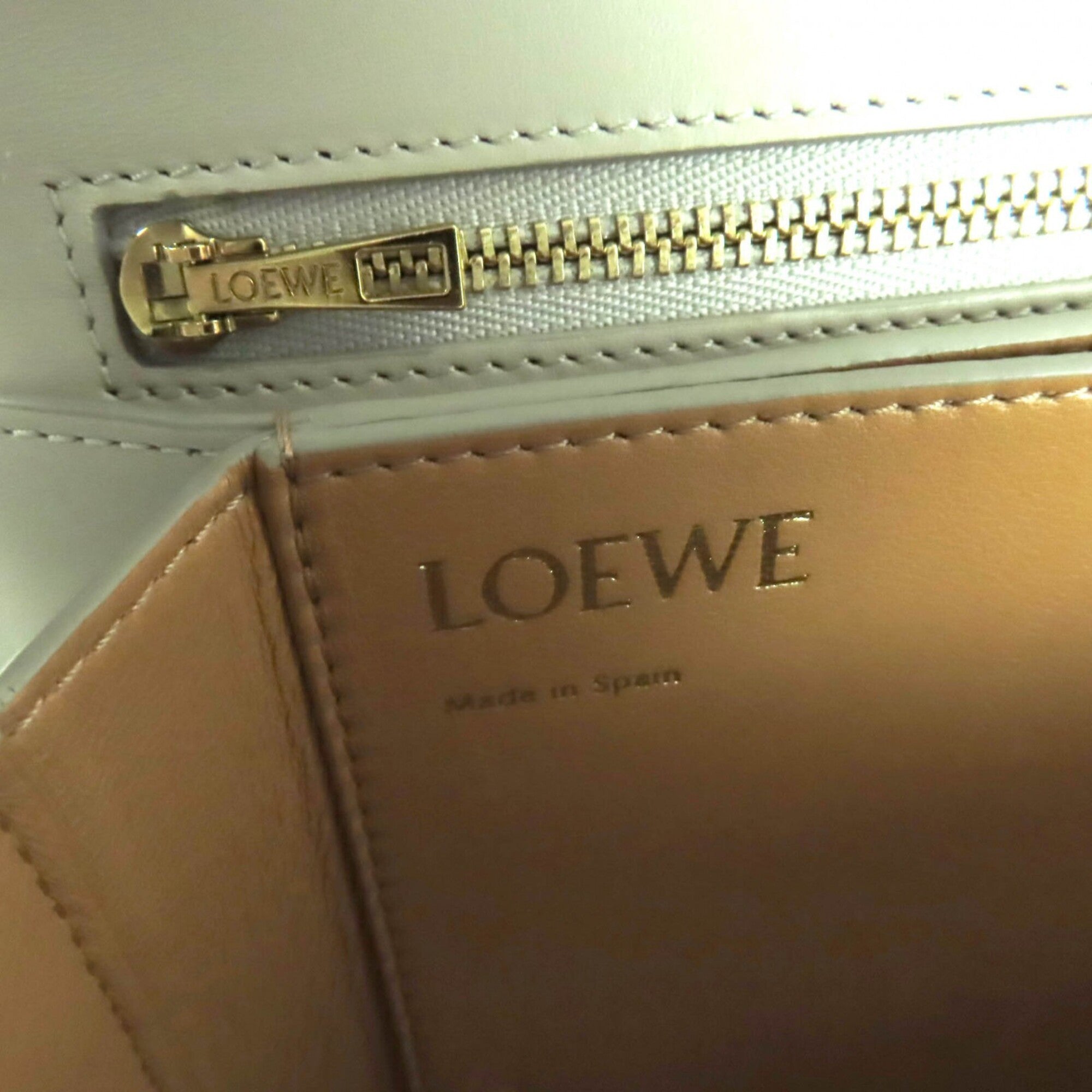 Loewe Gold Leather Shoulder Bag (Pre-Owned)