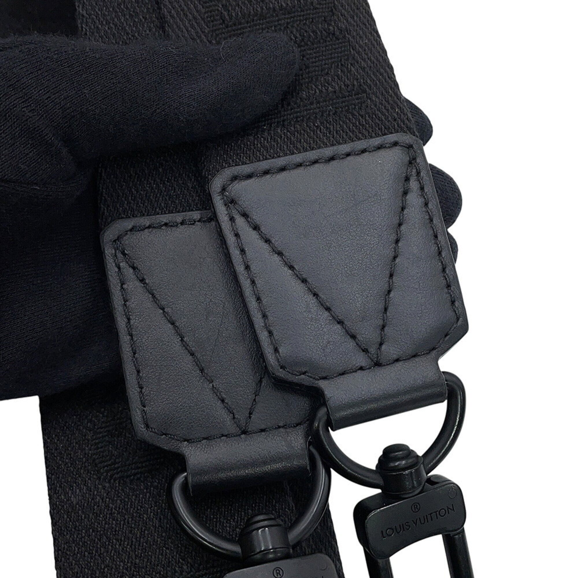 Louis Vuitton Noir Leather Shoulder Bag (Pre-Owned)