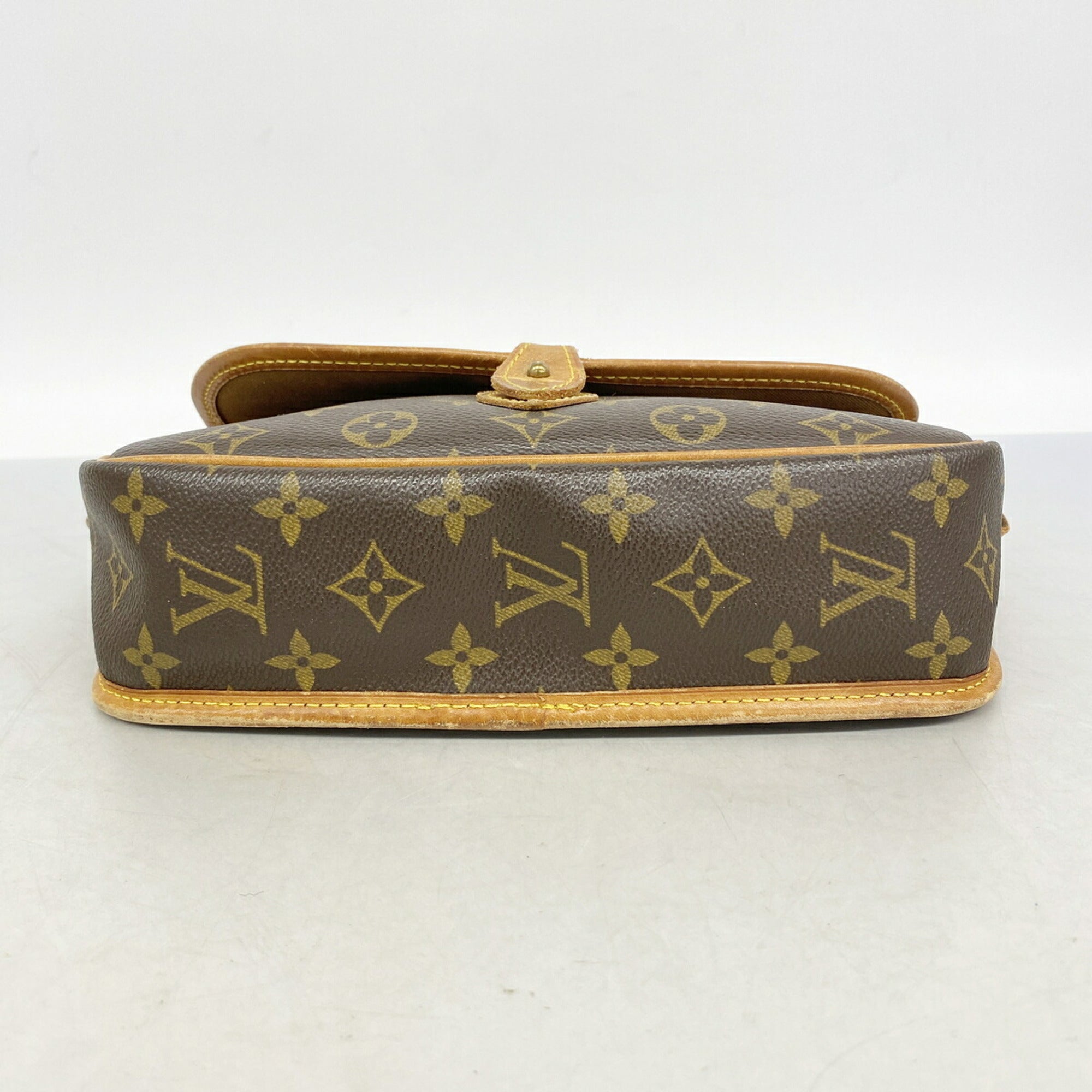 Louis Vuitton Brown Shoulder Bag (Pre-Owned)