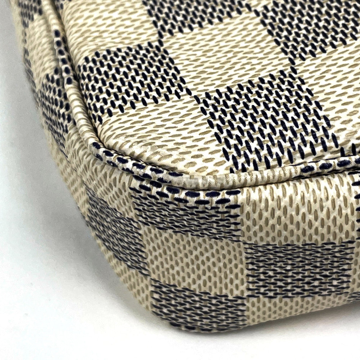 Louis Vuitton White Damier Azur Pochette Pouch (Pre-Owned)