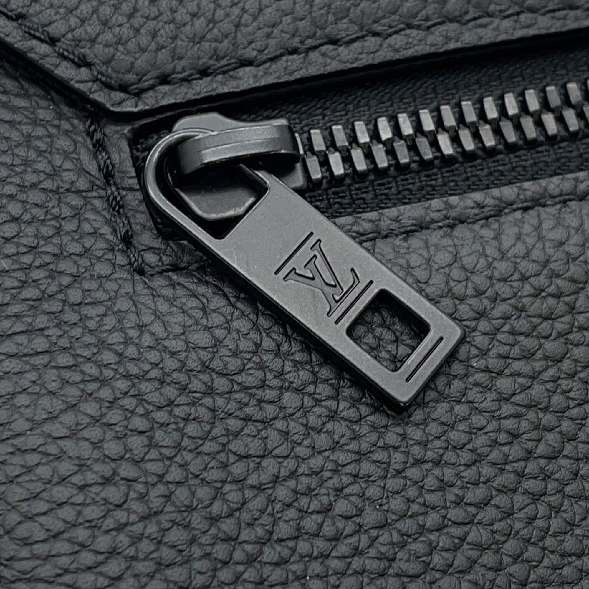 Louis Vuitton Black Noir Handbag Shoulder Bag (Pre-Owned)
